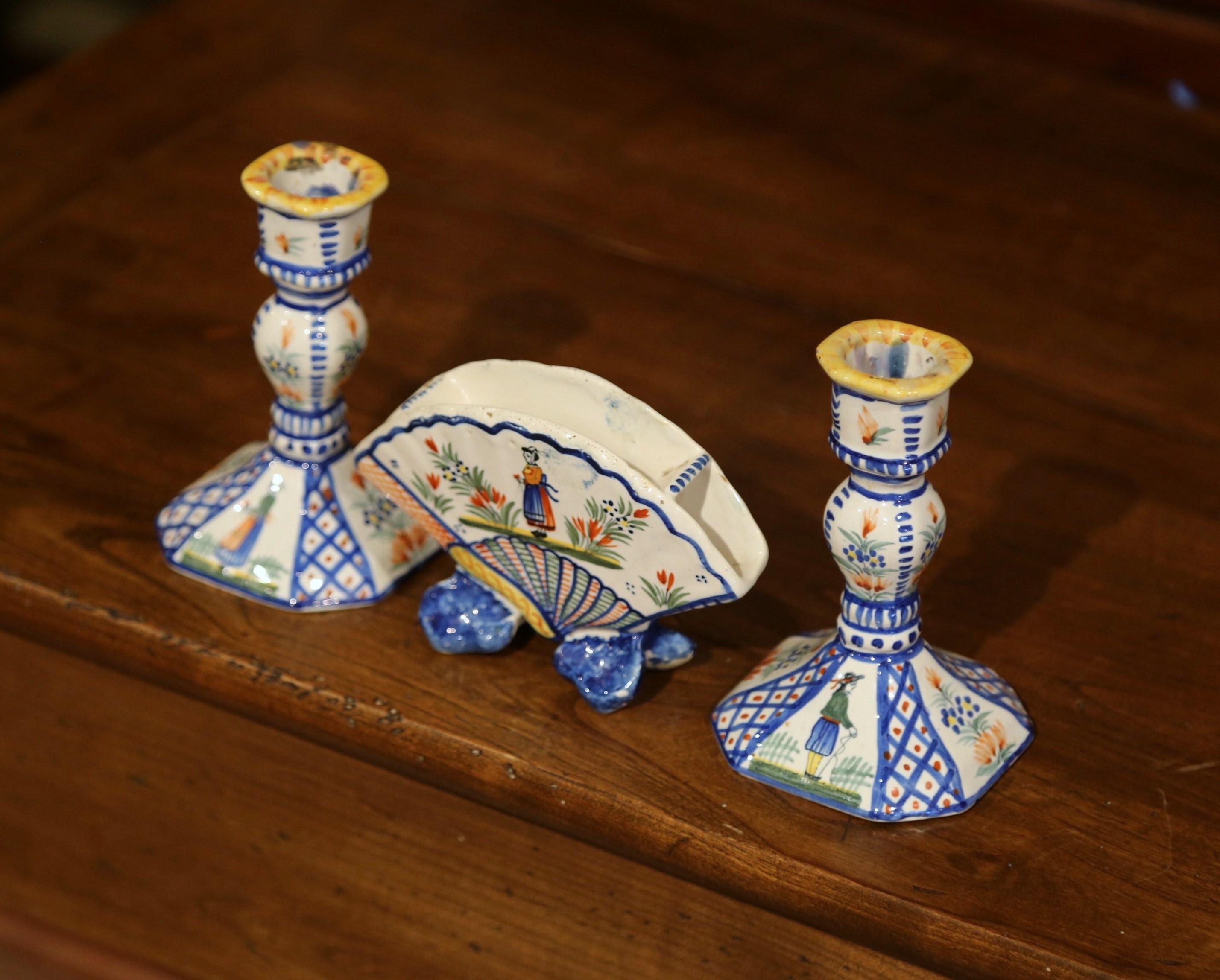 20th Century French Faience Pair of Candlesticks with Vase from Henriot Quimper For Sale 1