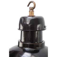 Lampe pendante industrielle française du milieu du 20e siècle par GAL, émail noir