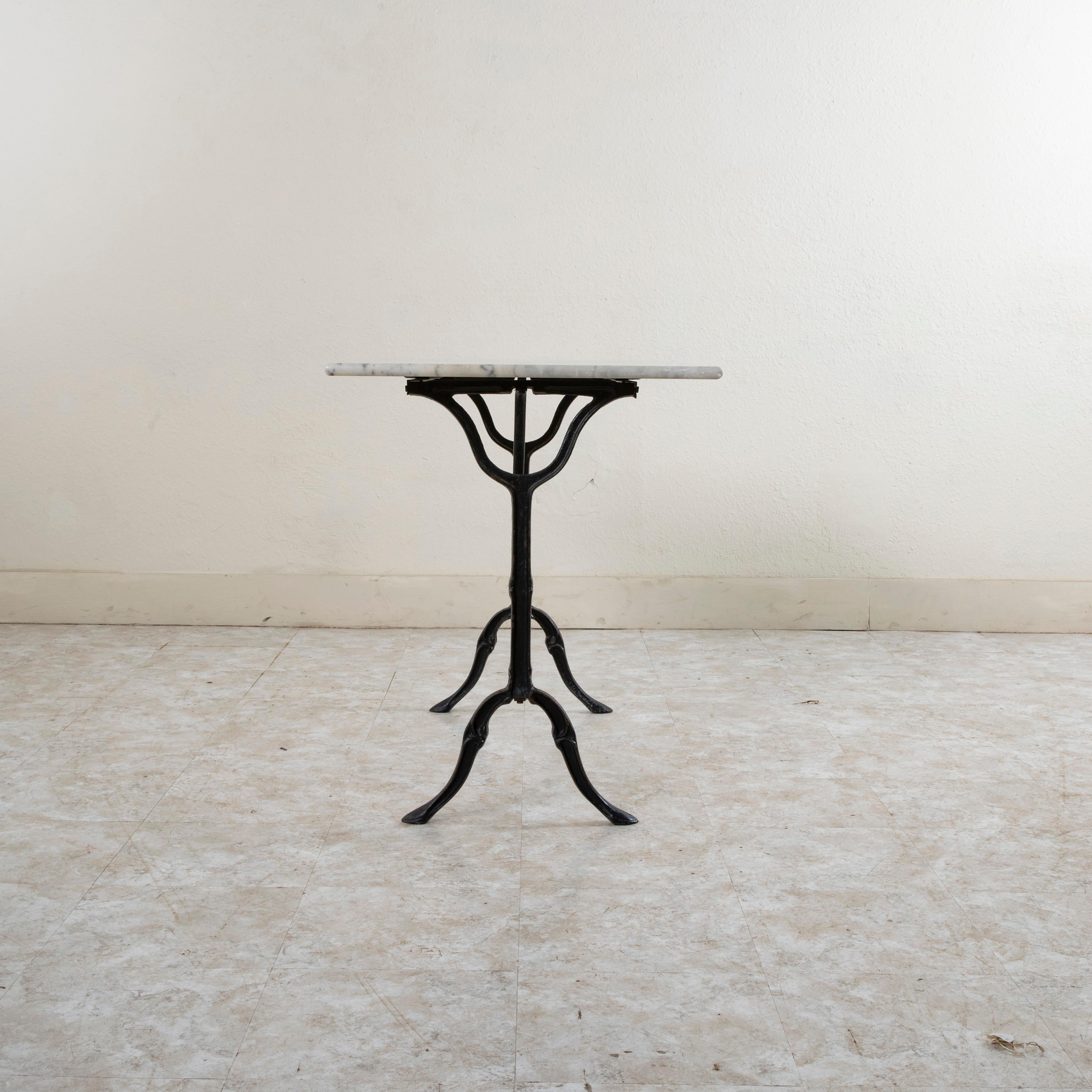 Mid-20th Century French Iron and Marble Bistro Table For Sale 1