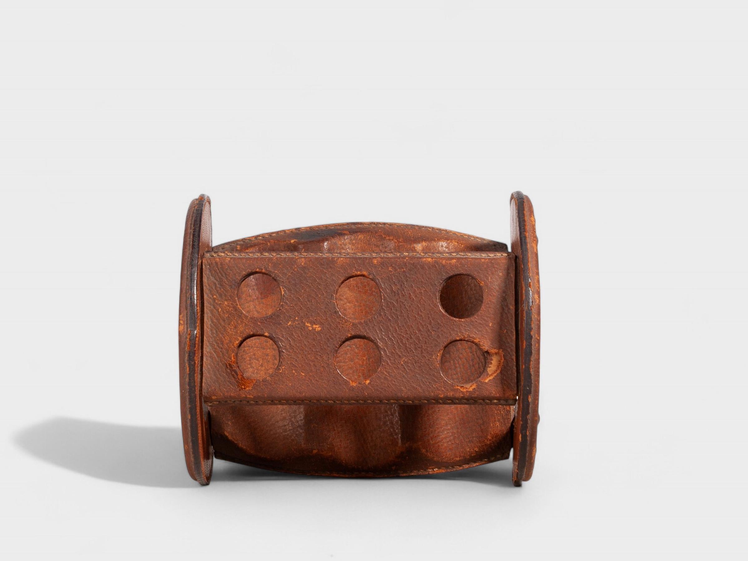 Mid-20th Century French Leather Horseshoe-Shaped Cigar Holder by Hèrmes Paris For Sale 2