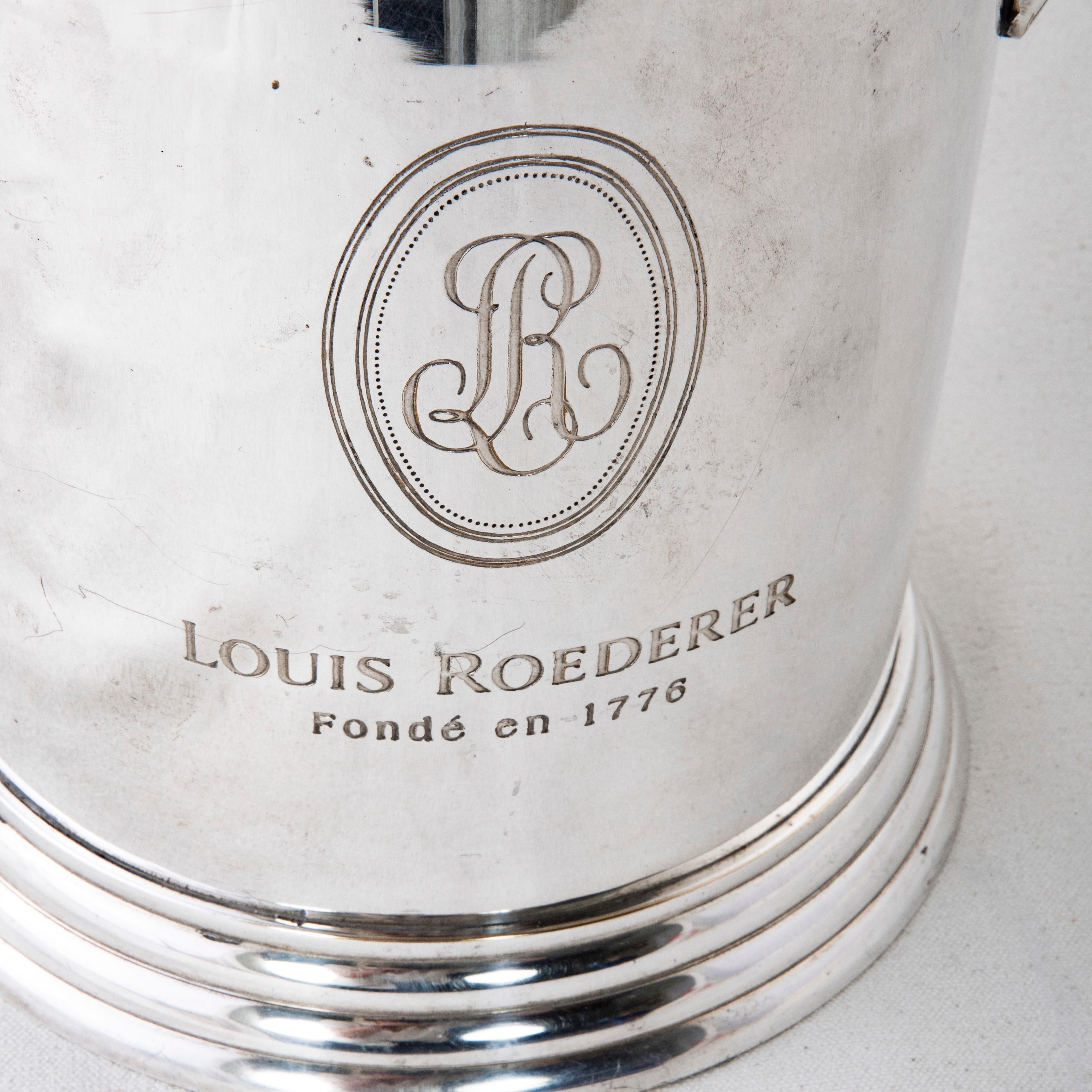 Seau à champagne français Louis Roederer en métal argenté du milieu du 20e siècle en vente 1