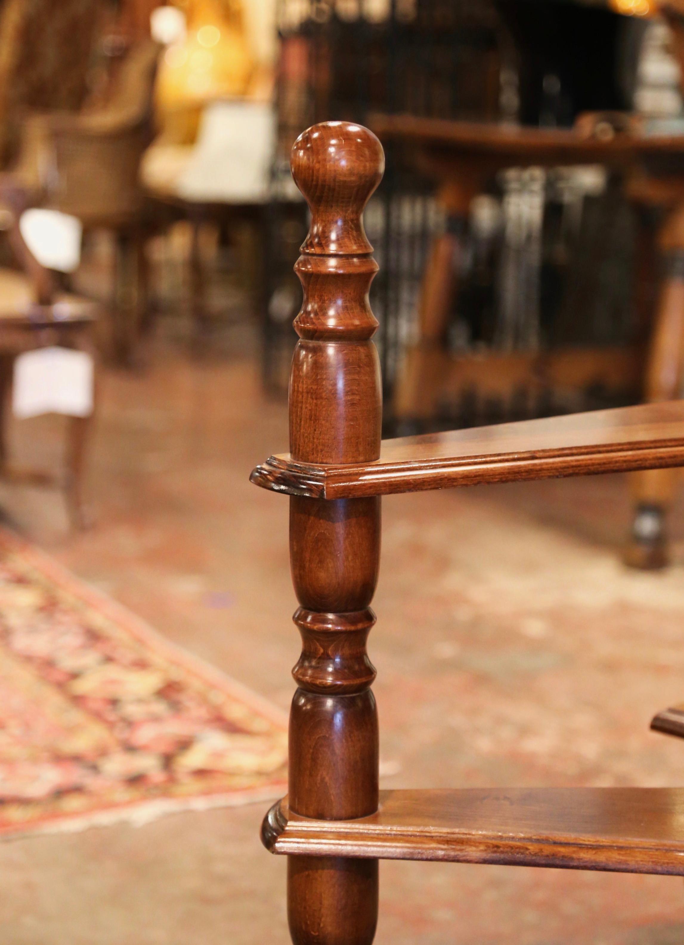 Mid-20th Century French Louis XIII Carved Library Three-Tier Step Ladder In Excellent Condition For Sale In Dallas, TX
