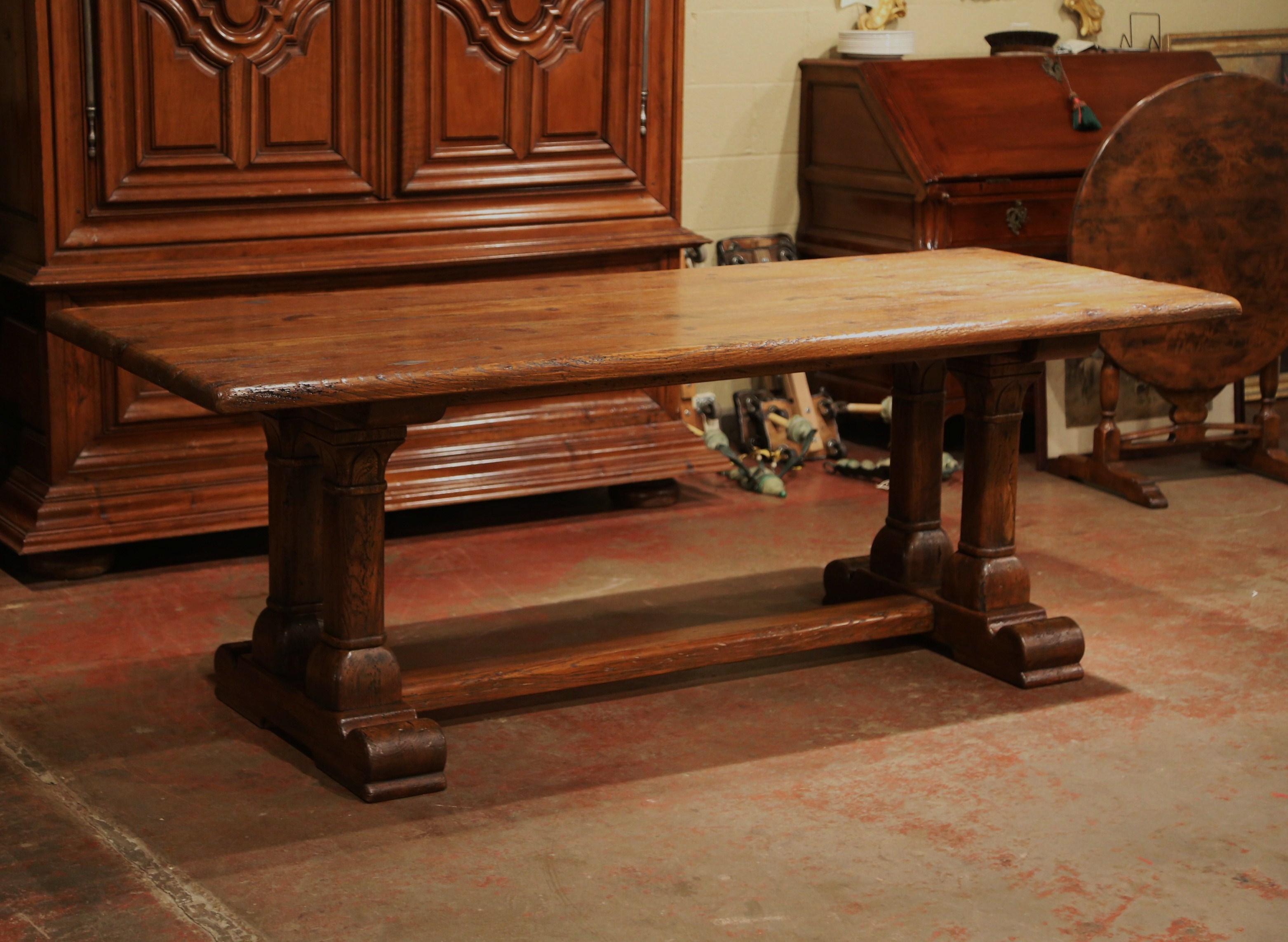 Mid-20th Century French Louis XIII Carved Oak Double-Leg Pedestal Farm Table  (20. Jahrhundert)