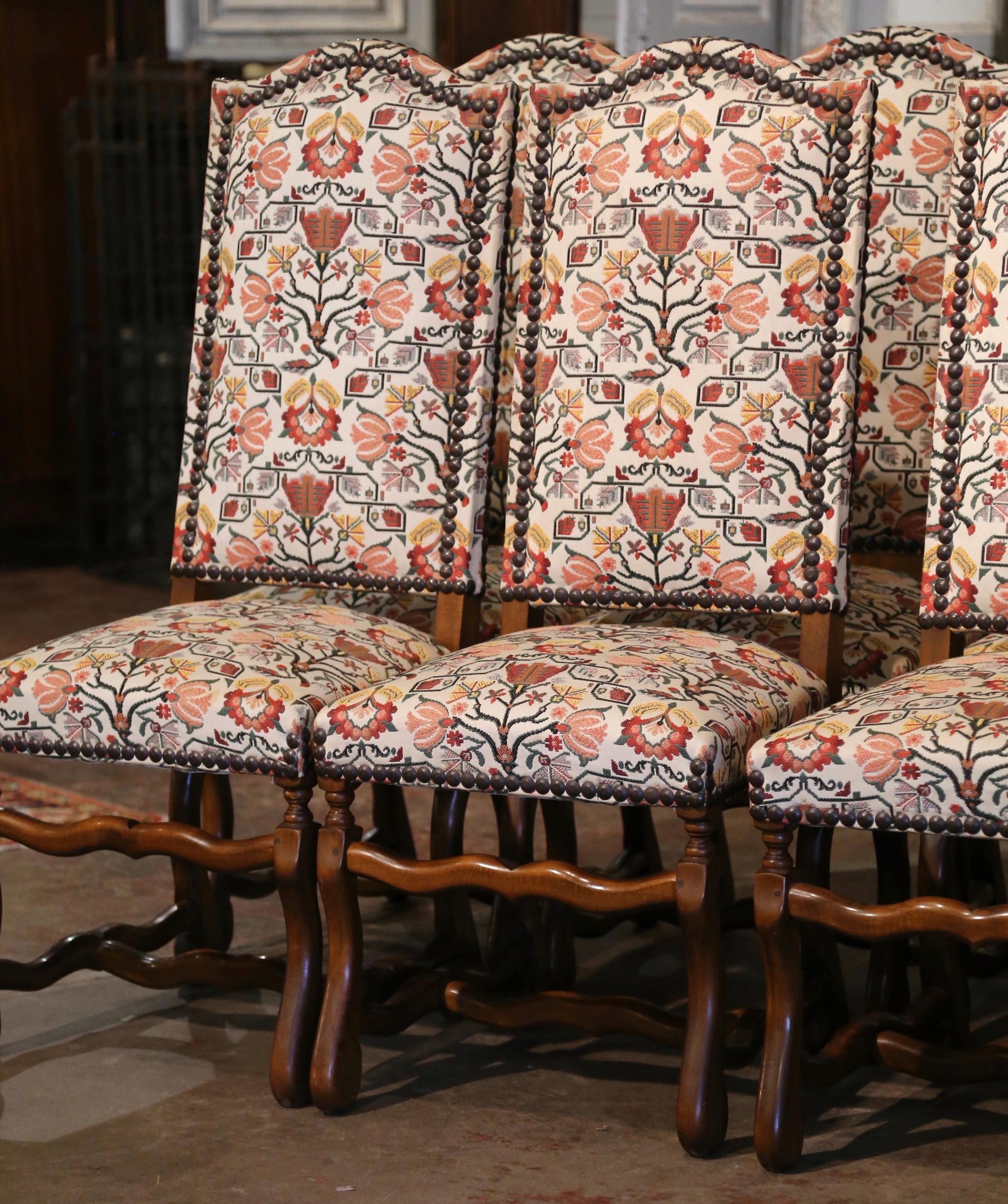 Mid-20th Century French Louis XIV Carved Walnut Dining Chairs, Set of Eight In Excellent Condition In Dallas, TX