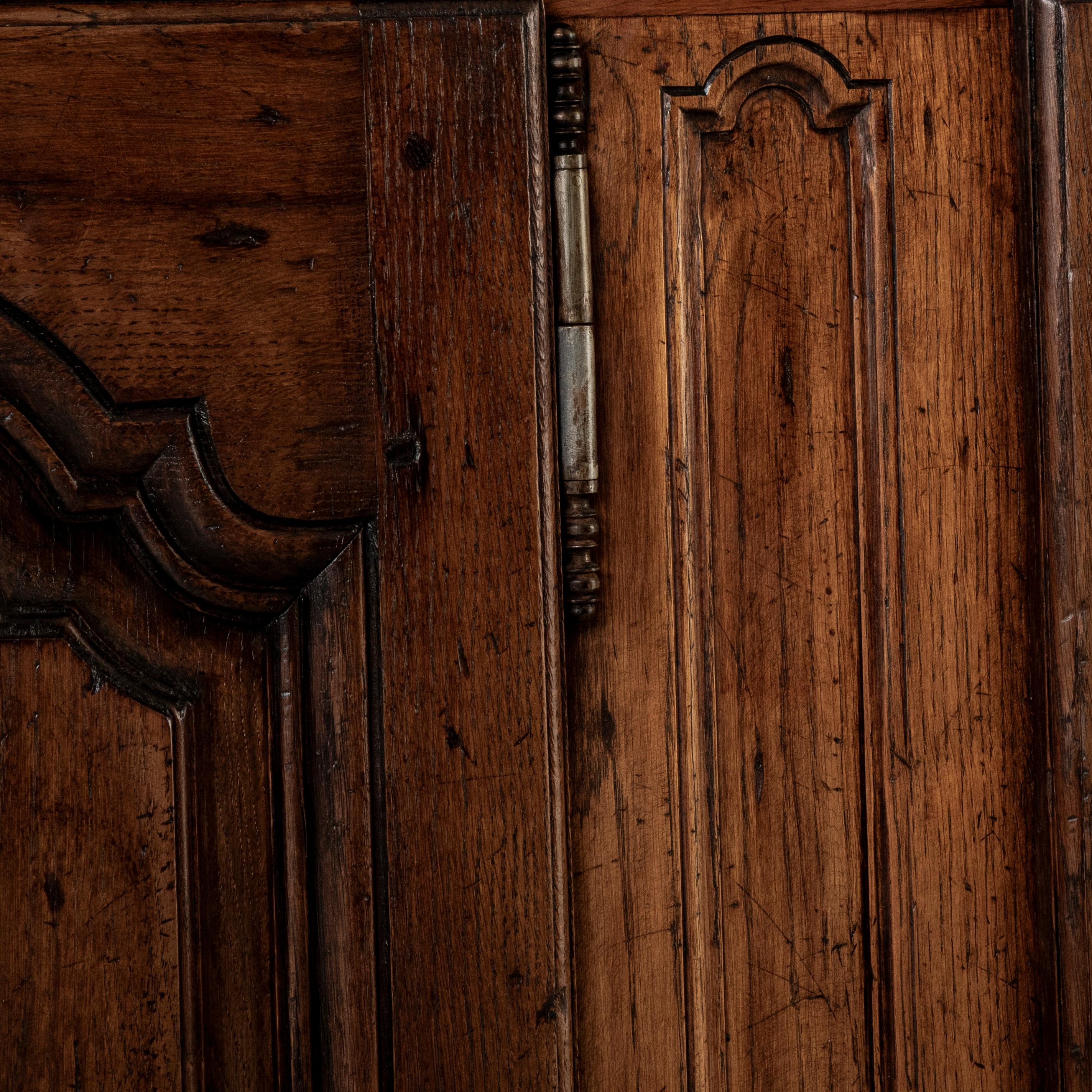 Mitte des 20. Jahrhunderts Französisch Louis XIV-Stil Kunsthandwerkliche Eiche Enfilade, Sideboard im Angebot 8