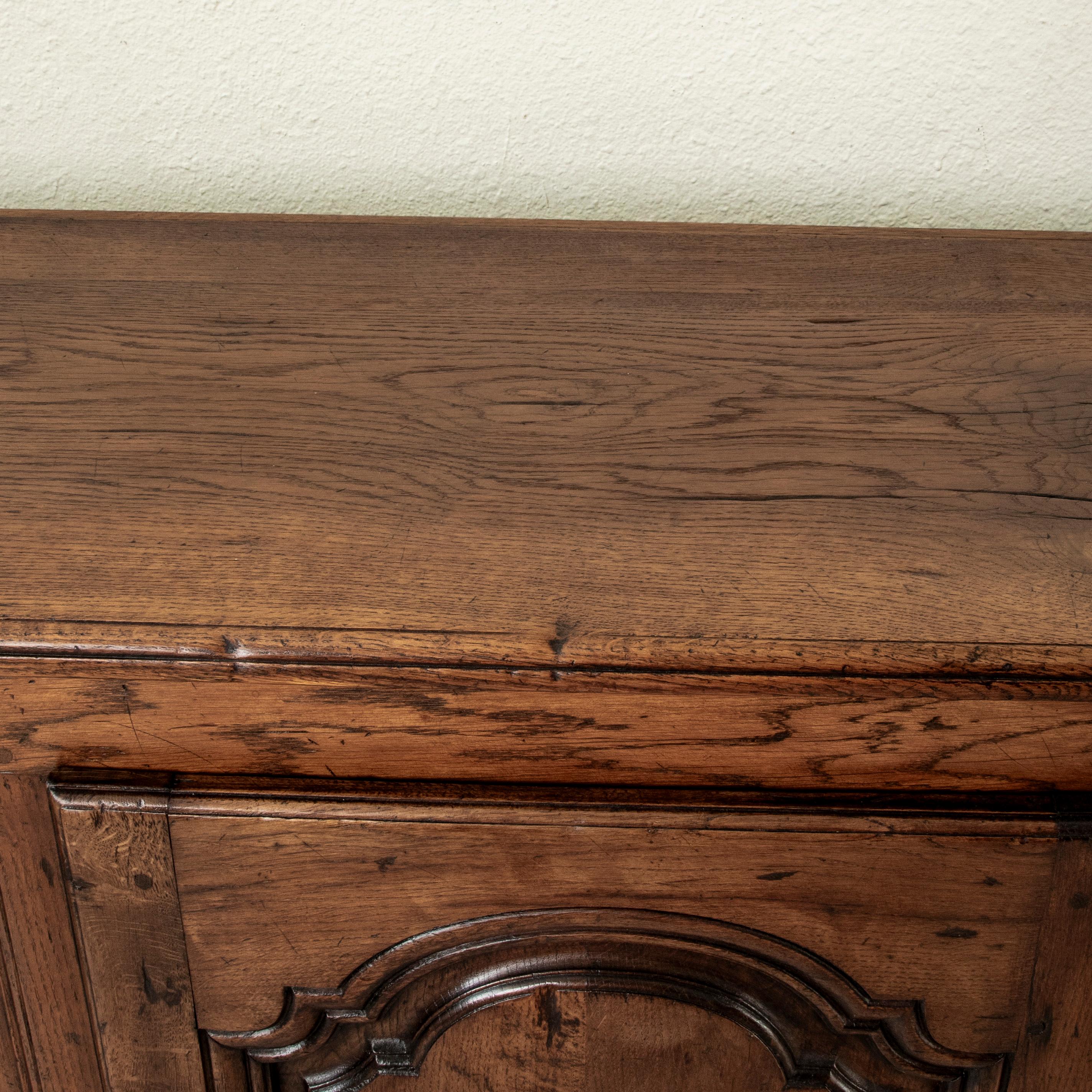 Mitte des 20. Jahrhunderts Französisch Louis XIV-Stil Kunsthandwerkliche Eiche Enfilade, Sideboard im Angebot 10