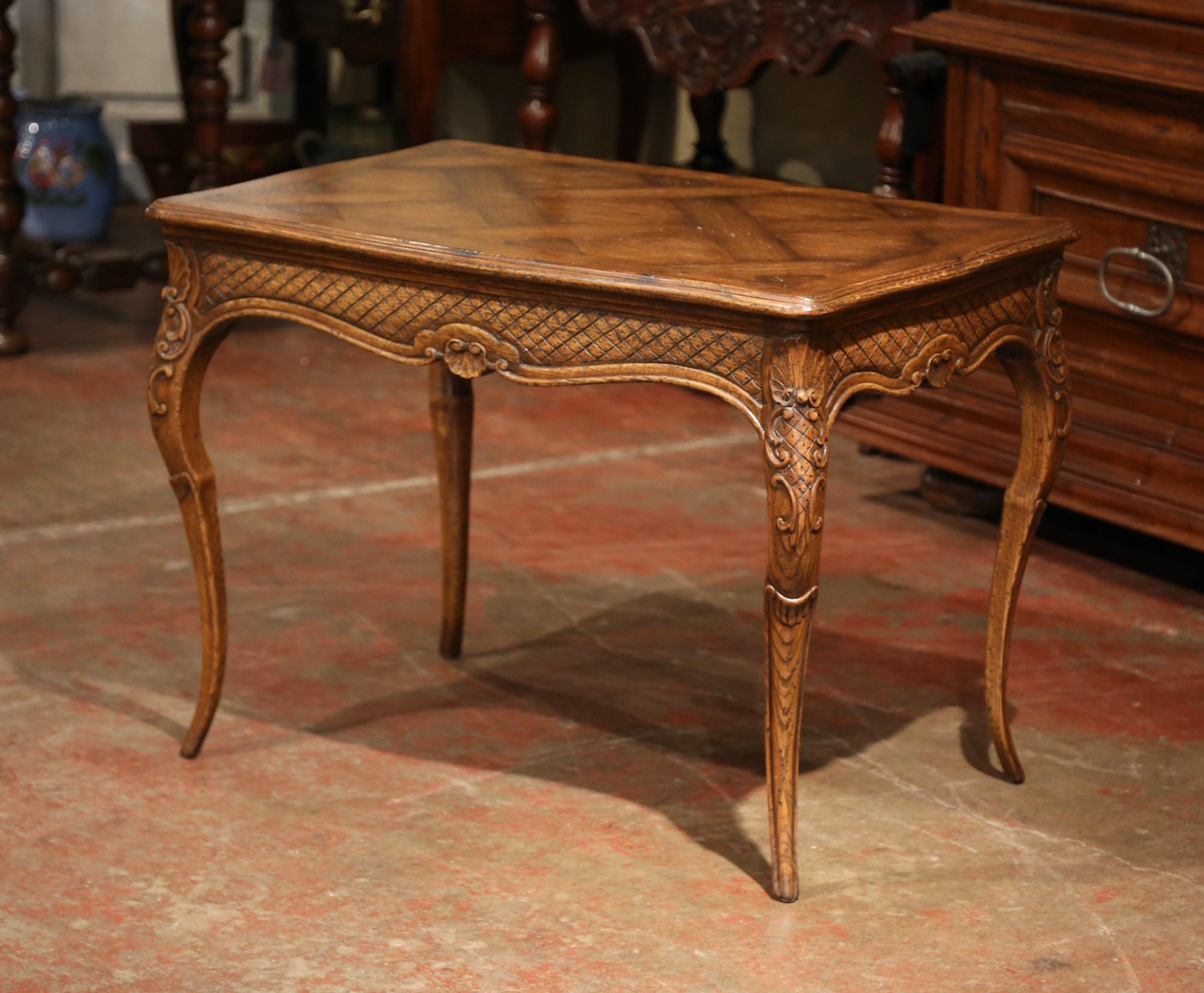 Midcentury French Louis XV Carved Oak Side Table with Inlay Parquetry Decor In Excellent Condition For Sale In Dallas, TX