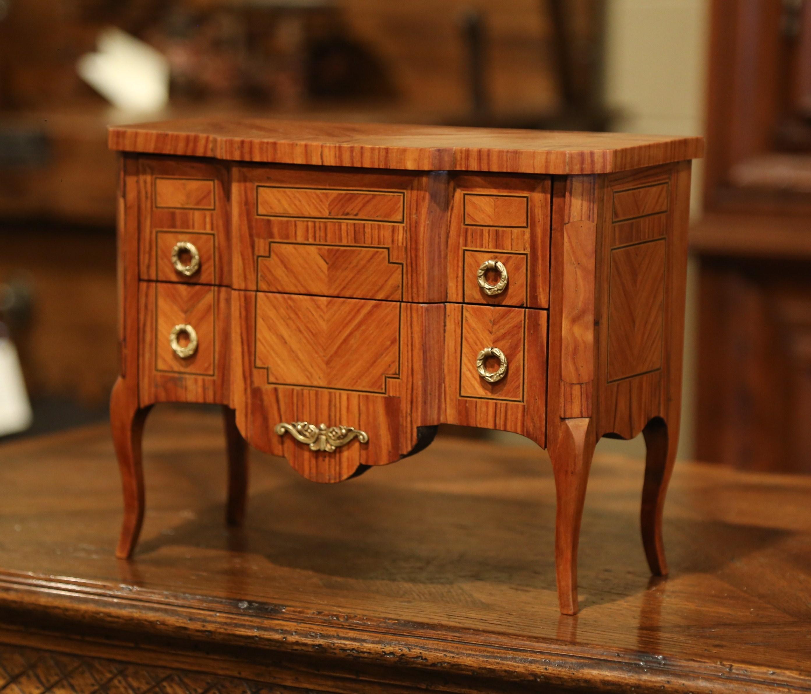 Mid-20th Century French Louis XV Walnut Veneer Marquetry Inlay Miniature Commode In Excellent Condition In Dallas, TX