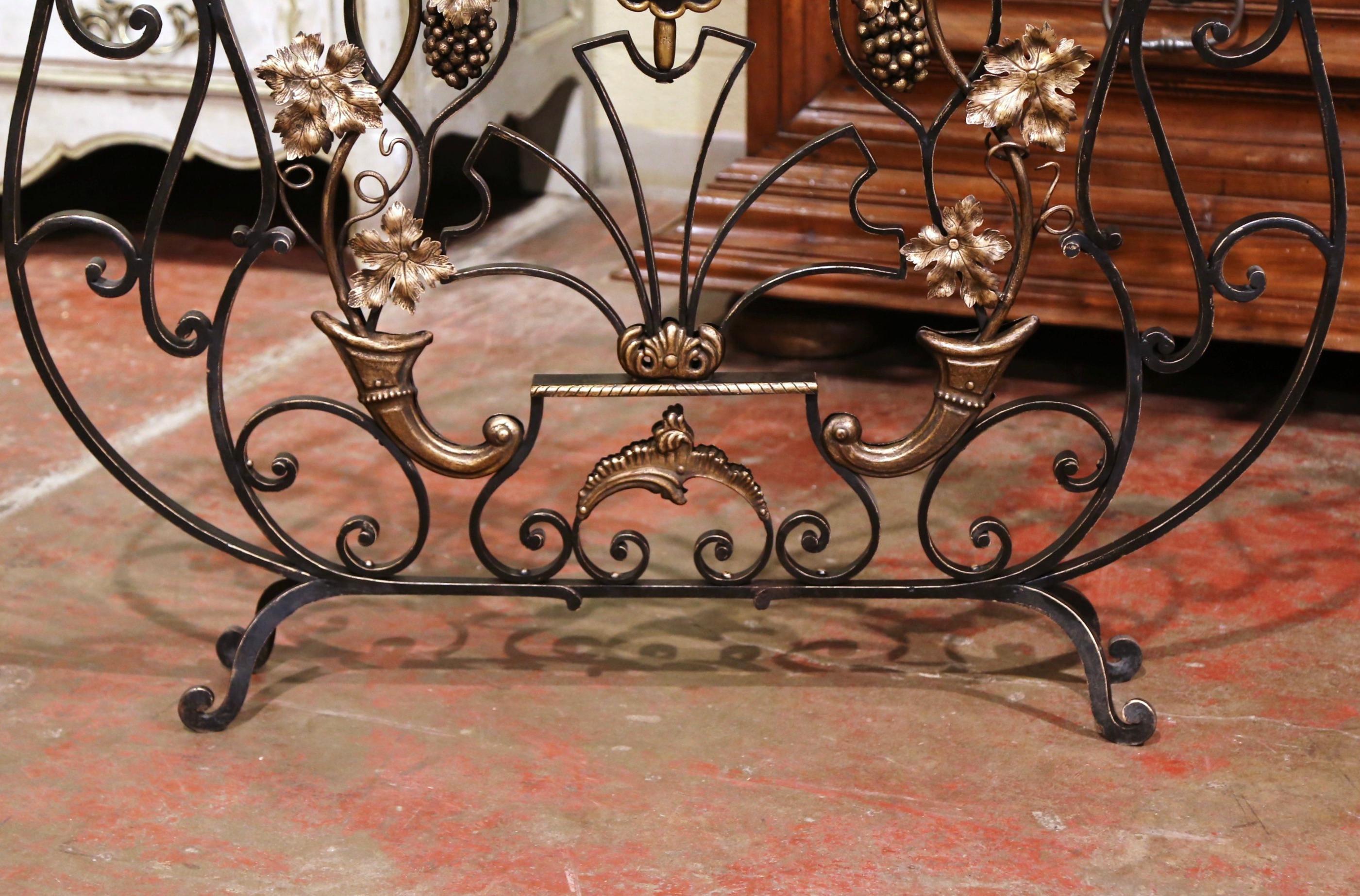 Mid-20th Century French Louis XV Wrought Iron Fireplace Screen with Vine Motifs For Sale 2