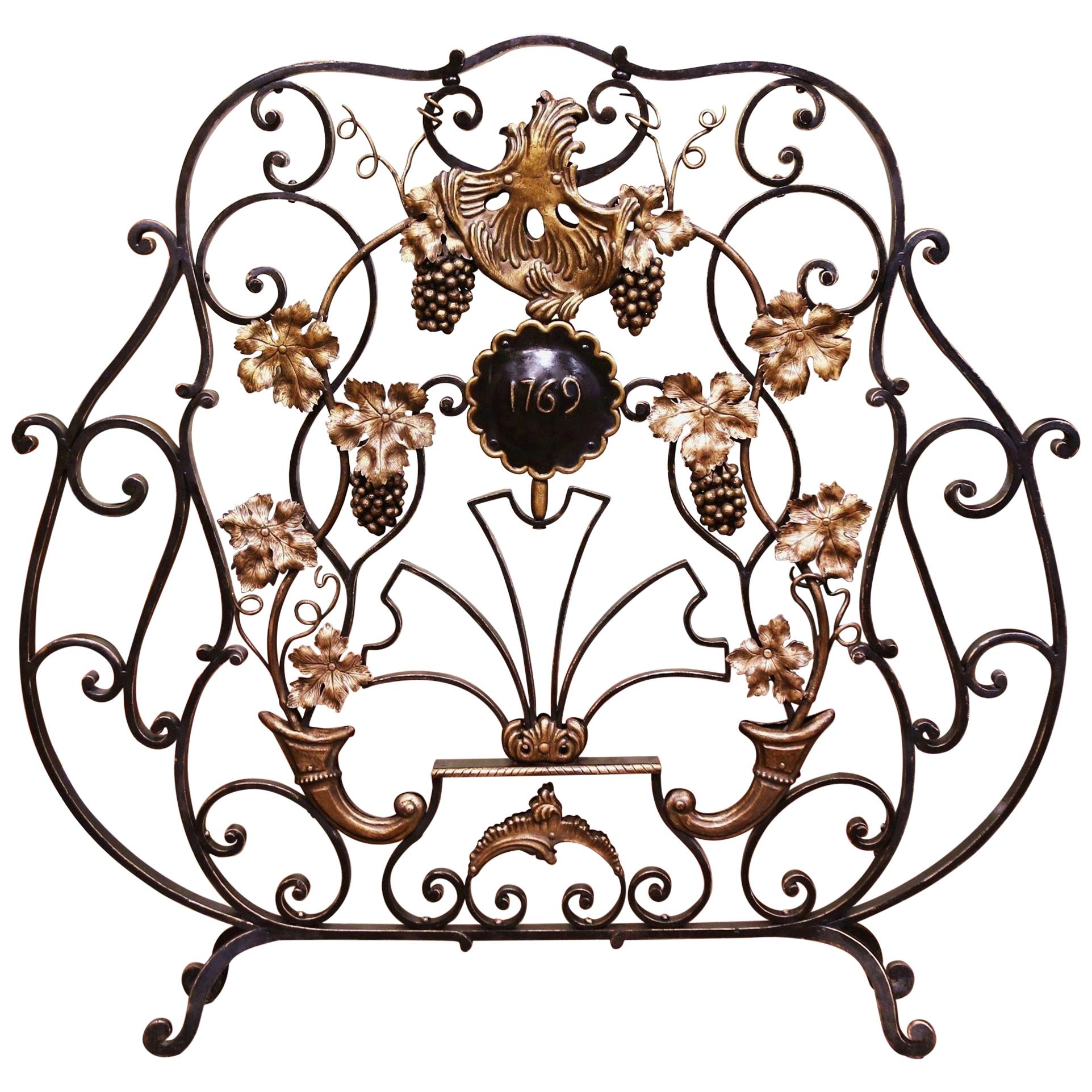Mid-20th Century French Louis XV Wrought Iron Fireplace Screen with Vine Motifs For Sale