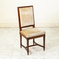 Chaises de salle à manger et chaises d'appoint françaises de style Louis XVI en noyer sculpté, datant du milieu du XXe siècle