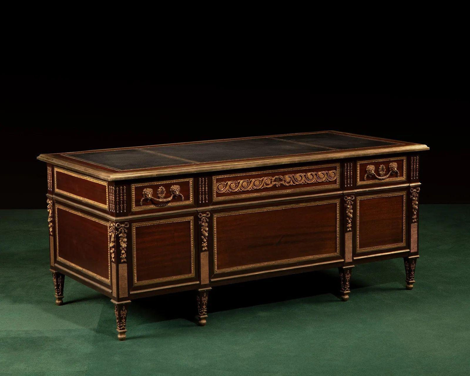 Mid-20th Century French Louis XVI-Style Executive Desk For Sale 1