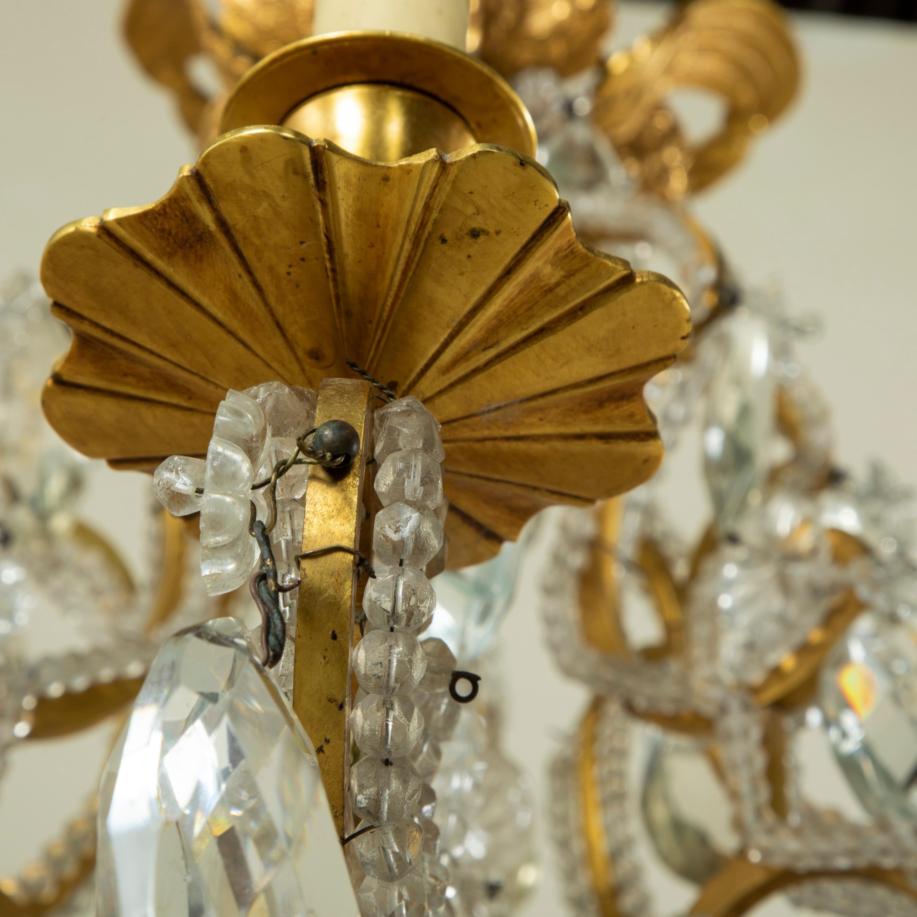 Bronze Lustre avec anges de la Maison Bagues en bronze et cristal du milieu du XXe siècle en vente