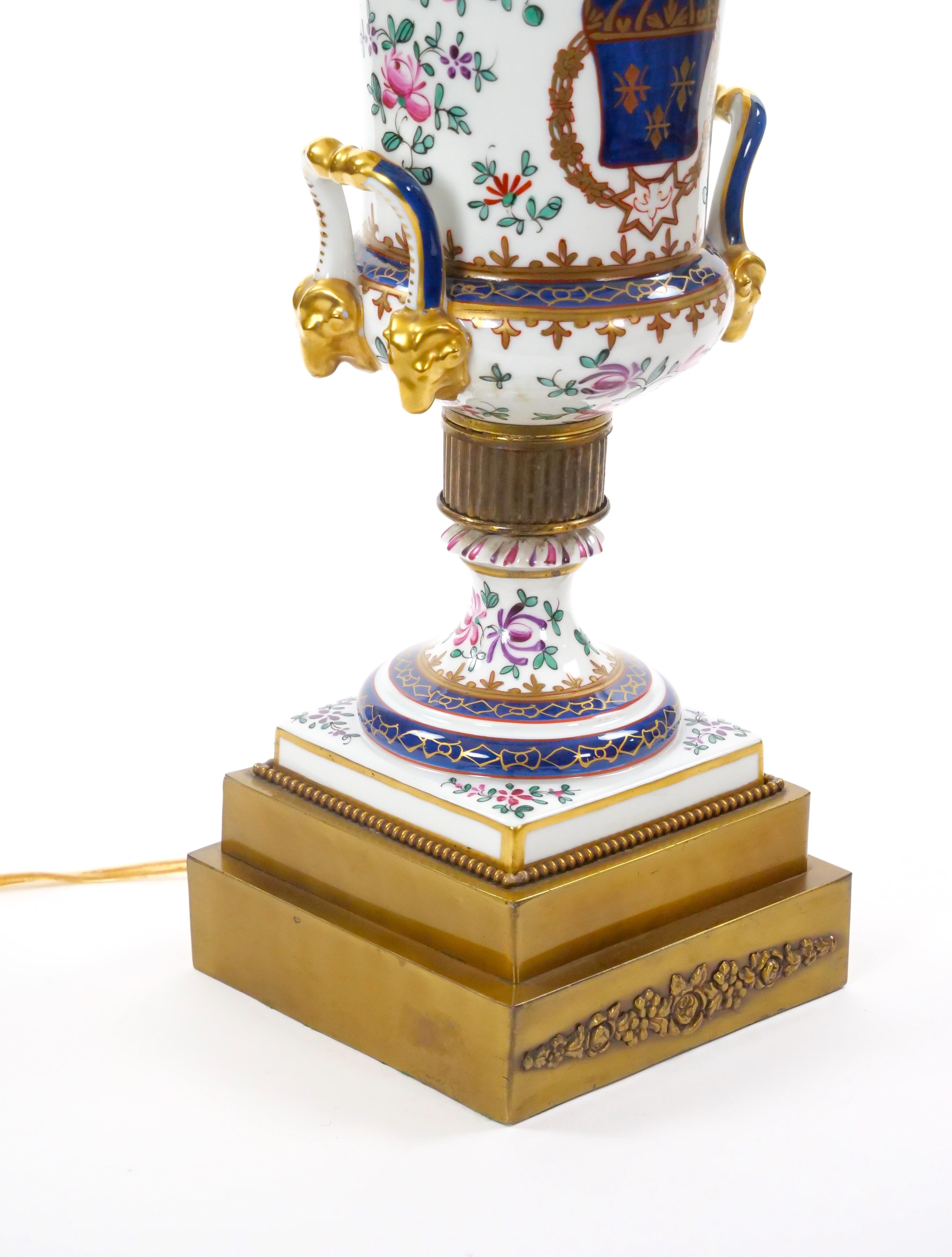 Mid-20th Century French Porcelain Urn-Shaped Table Lamps / Gilt Gold Accents For Sale 8