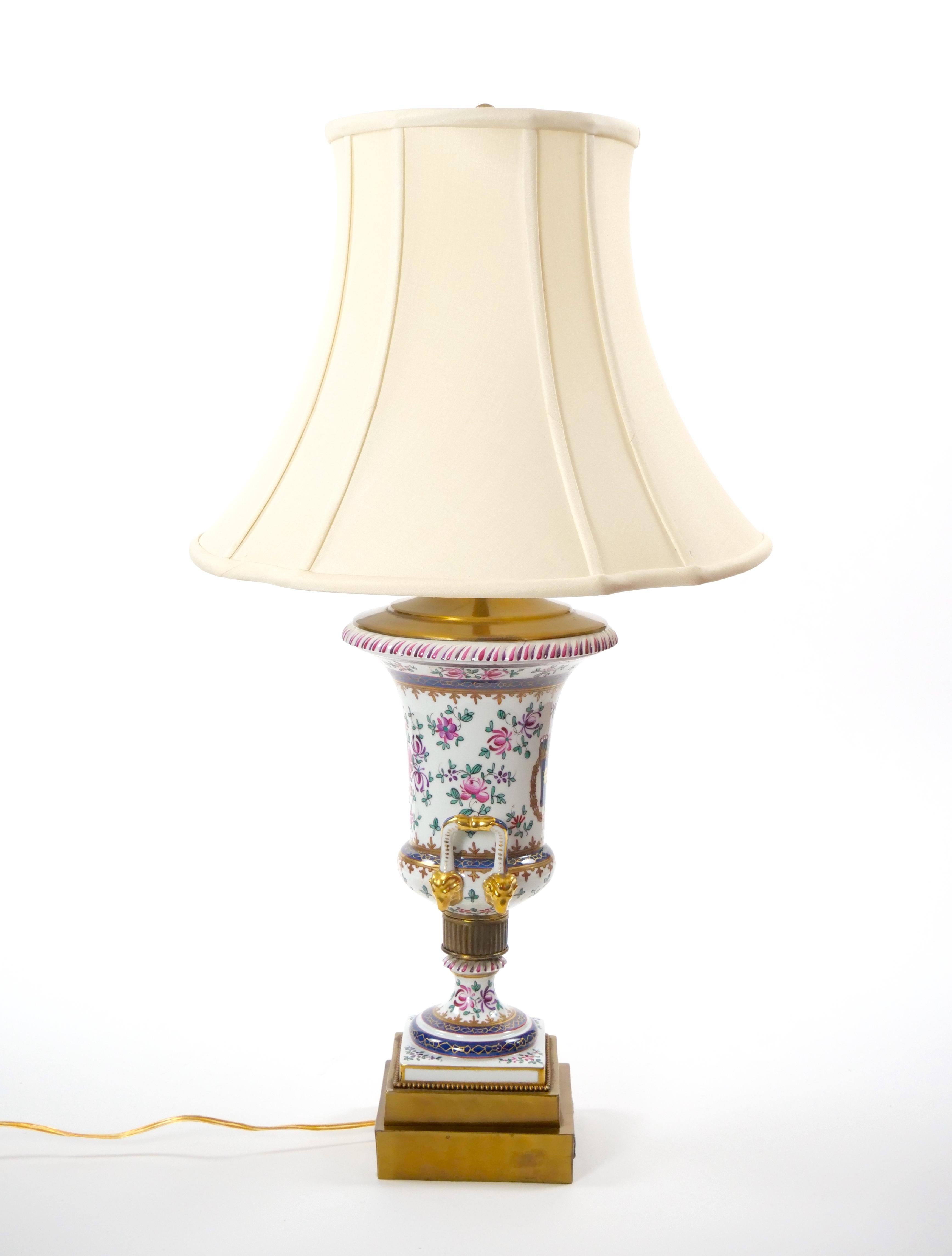 Mid-20th Century French Porcelain Urn-Shaped Table Lamps / Gilt Gold Accents For Sale 10