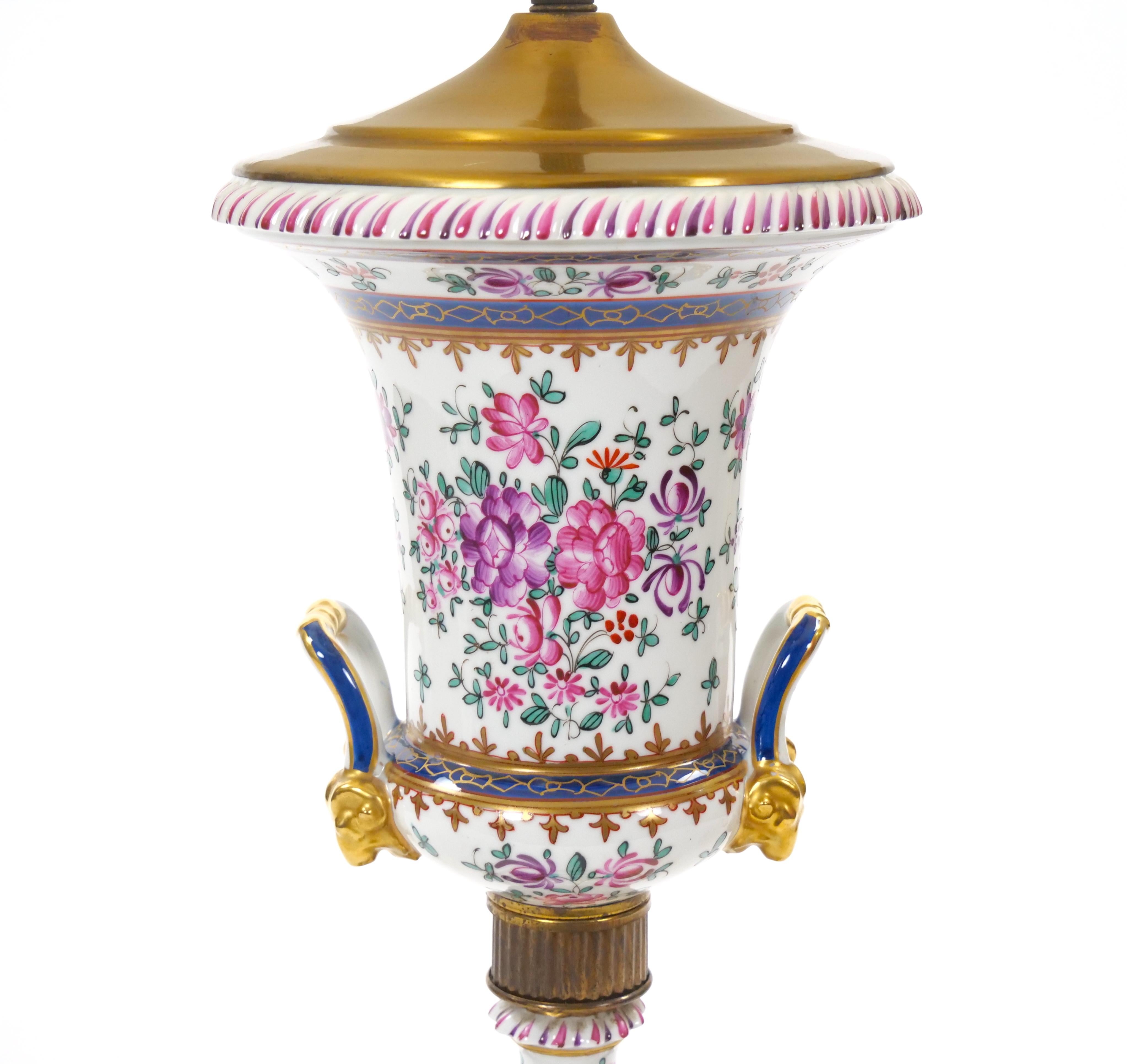 Mid-20th Century French Porcelain Urn-Shaped Table Lamps / Gilt Gold Accents For Sale 11