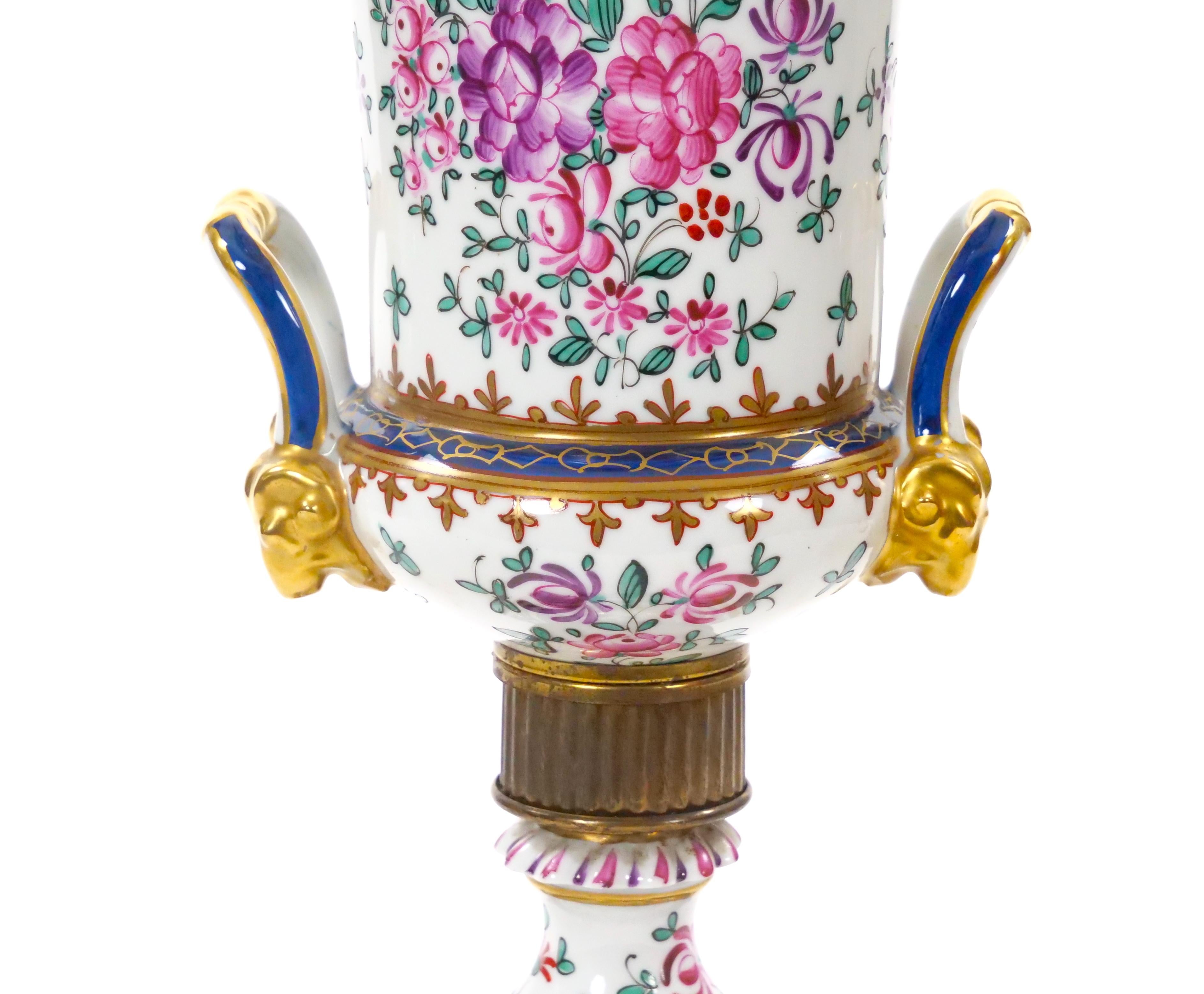 Mid-20th Century French Porcelain Urn-Shaped Table Lamps / Gilt Gold Accents For Sale 12