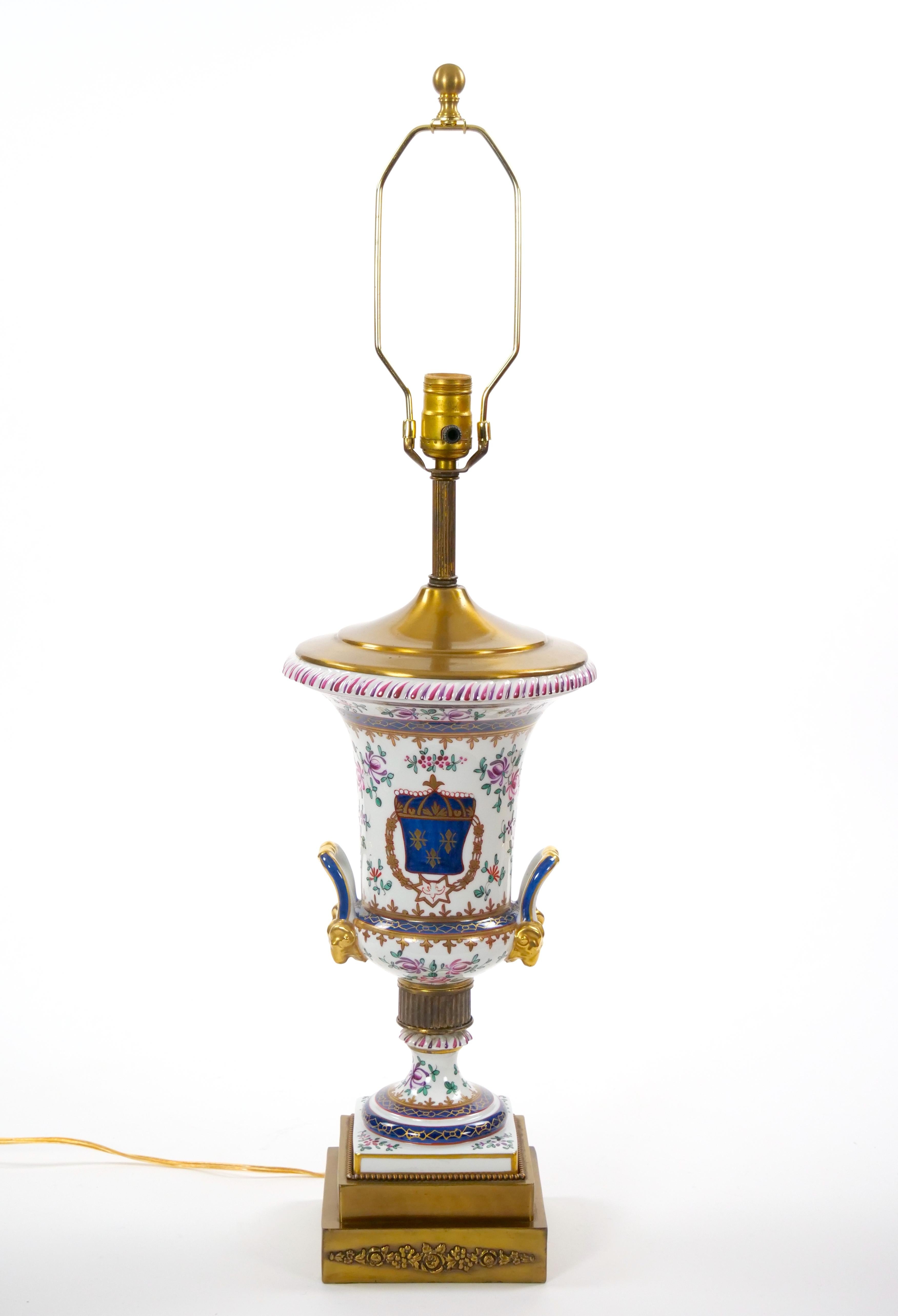 Mid-20th Century French Porcelain Urn-Shaped Table Lamps / Gilt Gold Accents For Sale 13