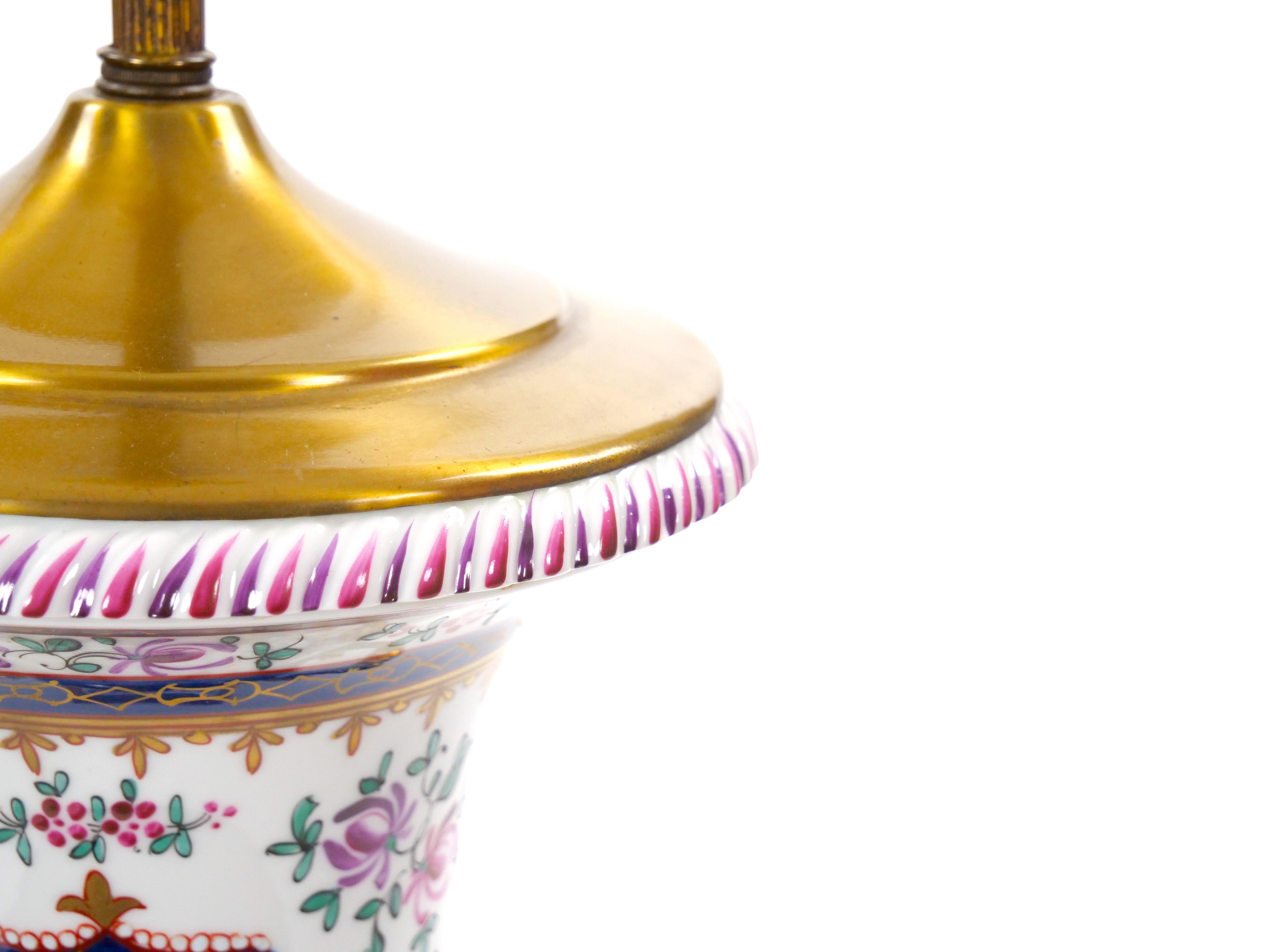 Mid-20th Century French Porcelain Urn-Shaped Table Lamps / Gilt Gold Accents For Sale 14