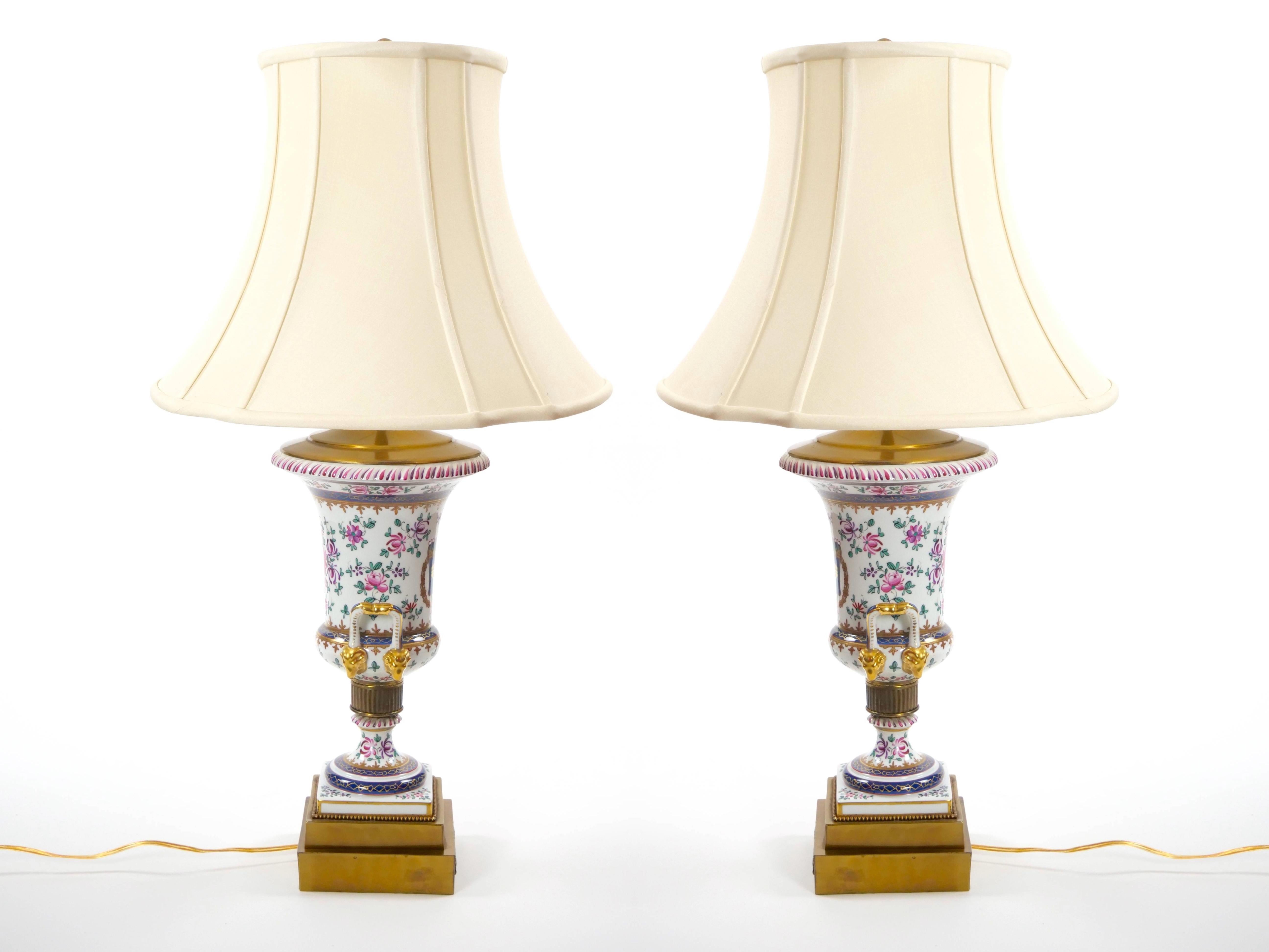 Queen Anne Mid-20th Century French Porcelain Urn-Shaped Table Lamps / Gilt Gold Accents For Sale
