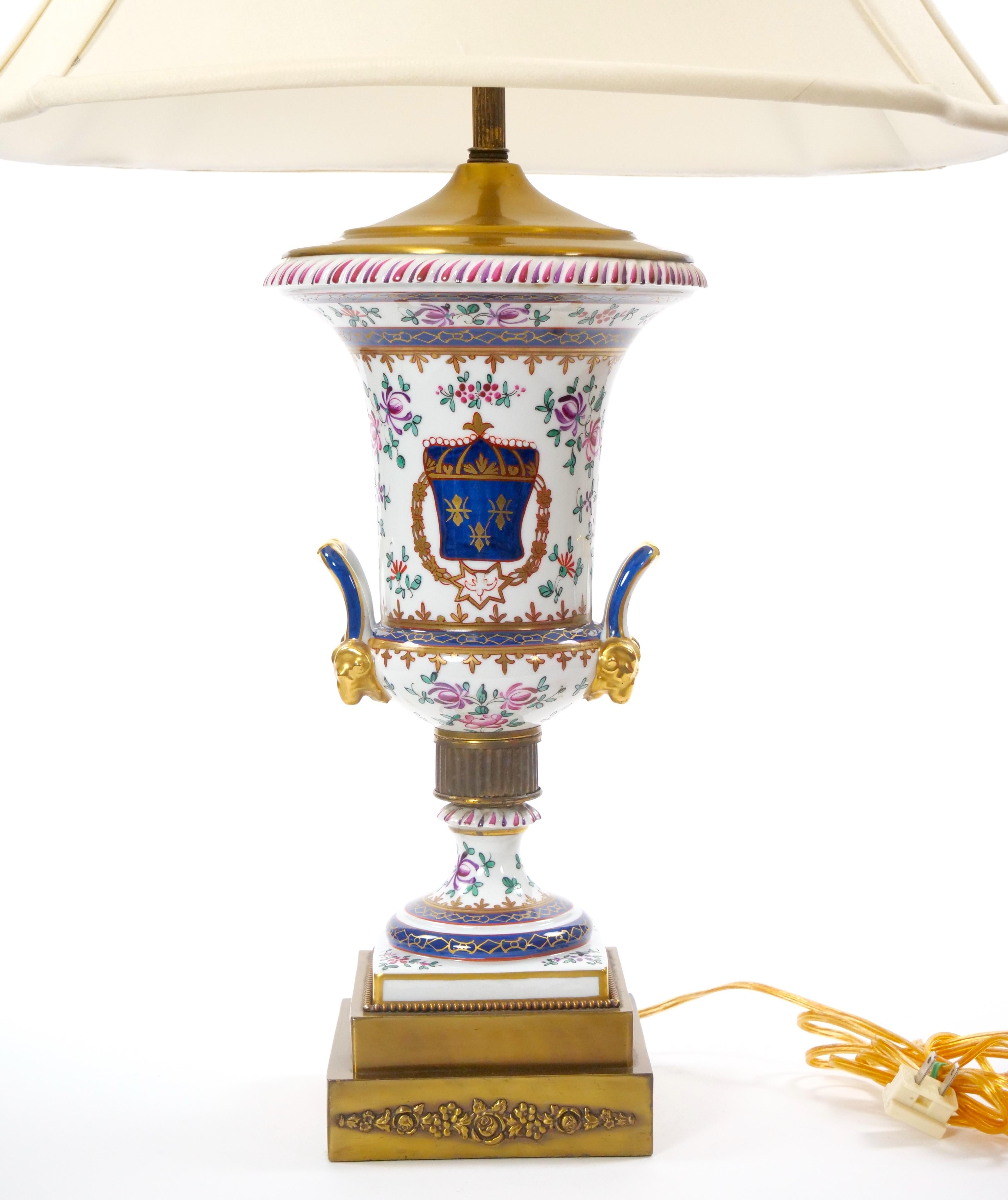 Mid-20th Century French Porcelain Urn-Shaped Table Lamps / Gilt Gold Accents For Sale 1