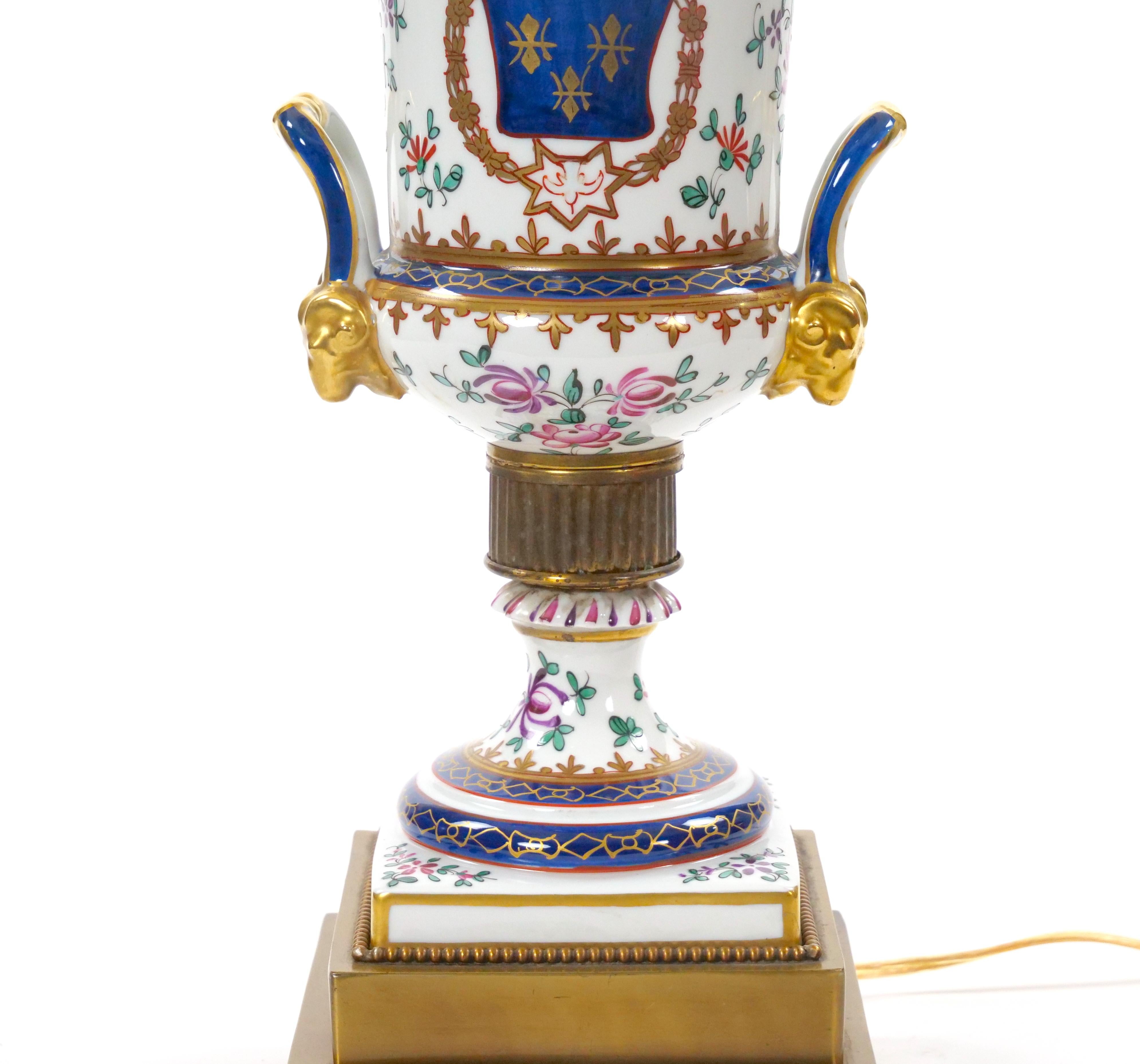 Mid-20th Century French Porcelain Urn-Shaped Table Lamps / Gilt Gold Accents For Sale 3