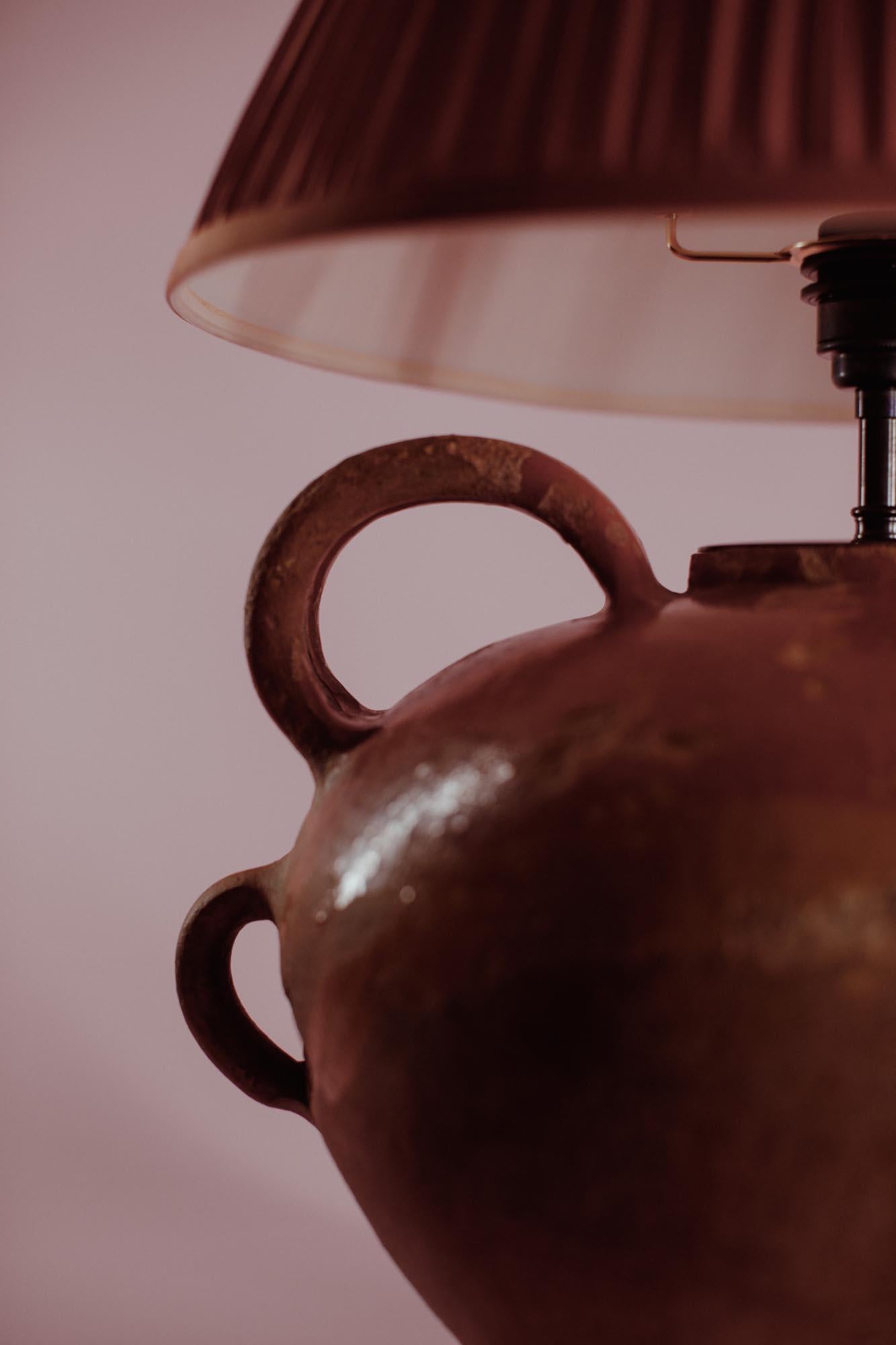 Lampe de table en terre cuite émaillée de Provence française du milieu du 20e siècle en vente 5