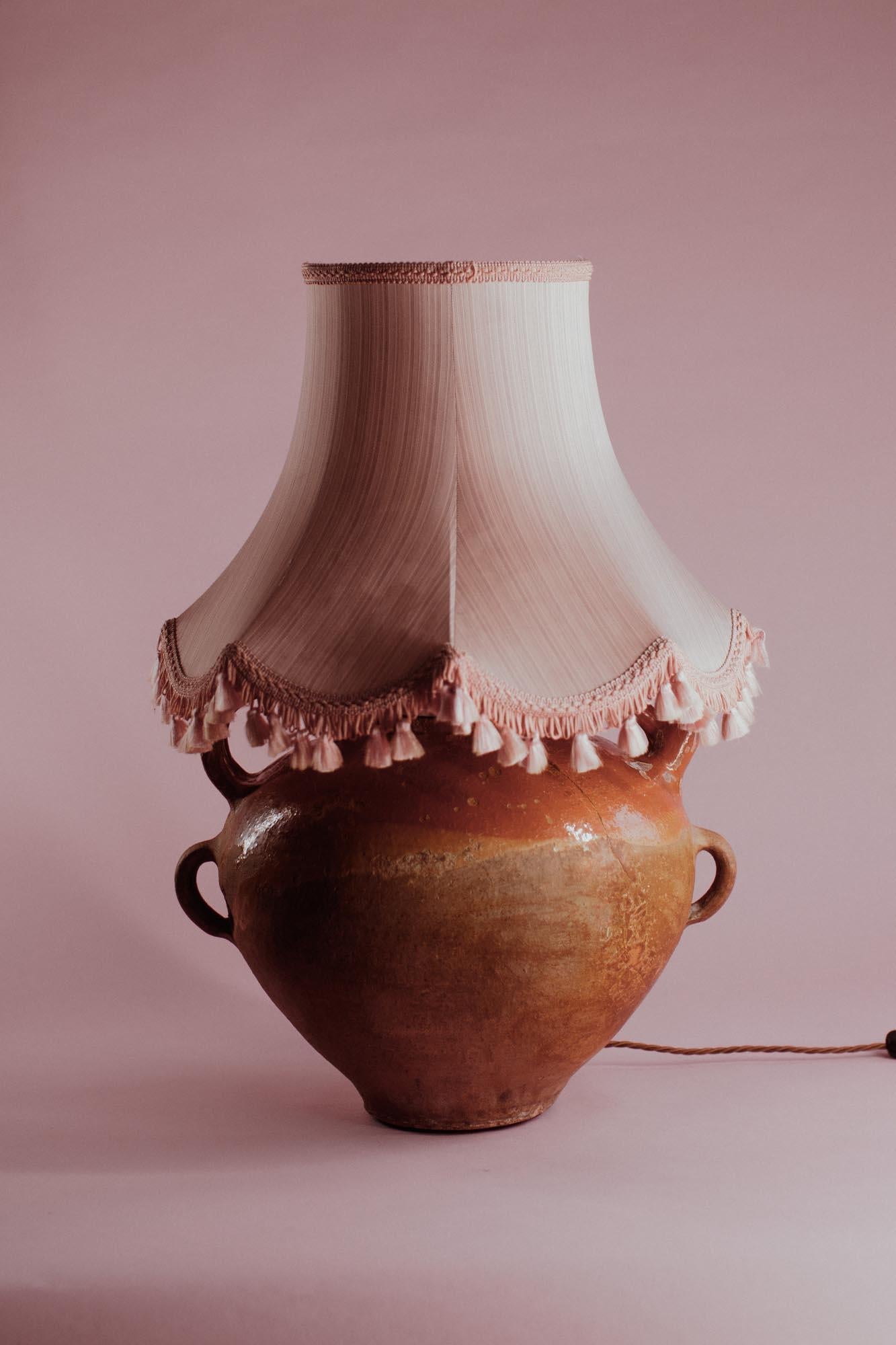 Primitif Lampe de table en terre cuite émaillée de Provence française du milieu du 20e siècle en vente
