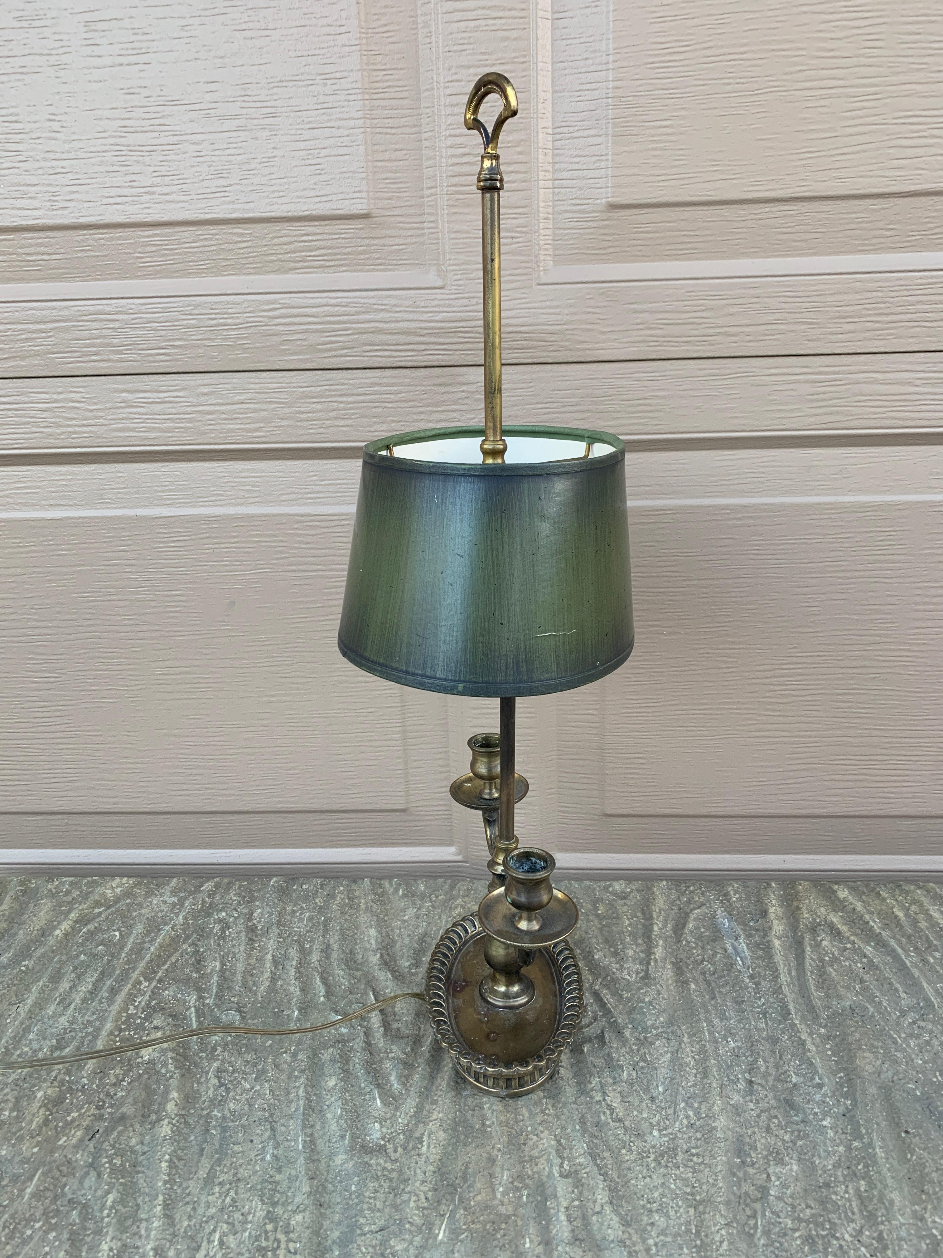 Französische Bouillotte-Lampe aus Messing mit grünem Schirm aus der Mitte des 20. Jahrhunderts im Angebot 5