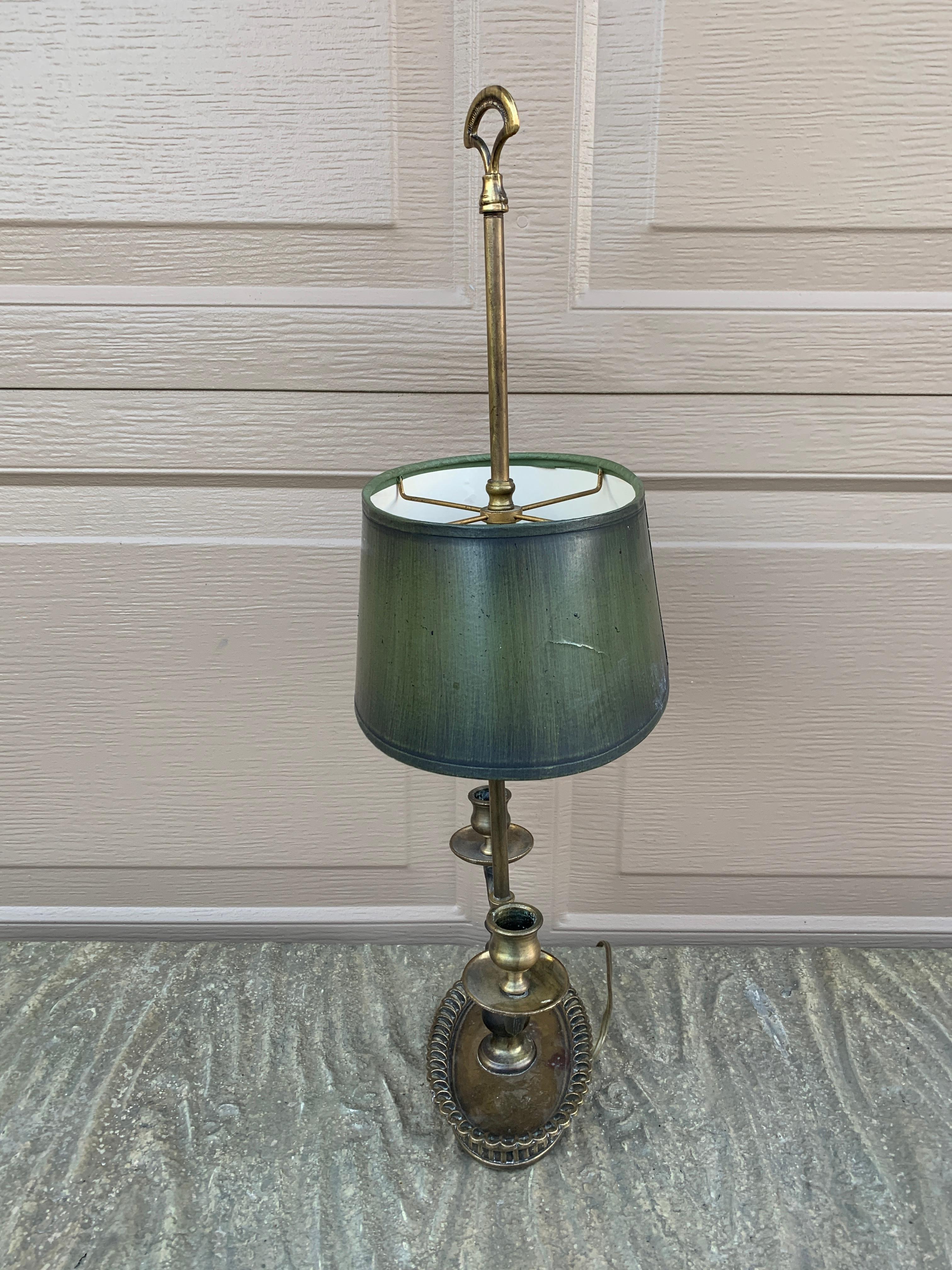 Französische Bouillotte-Lampe aus Messing mit grünem Schirm aus der Mitte des 20. Jahrhunderts im Angebot 3