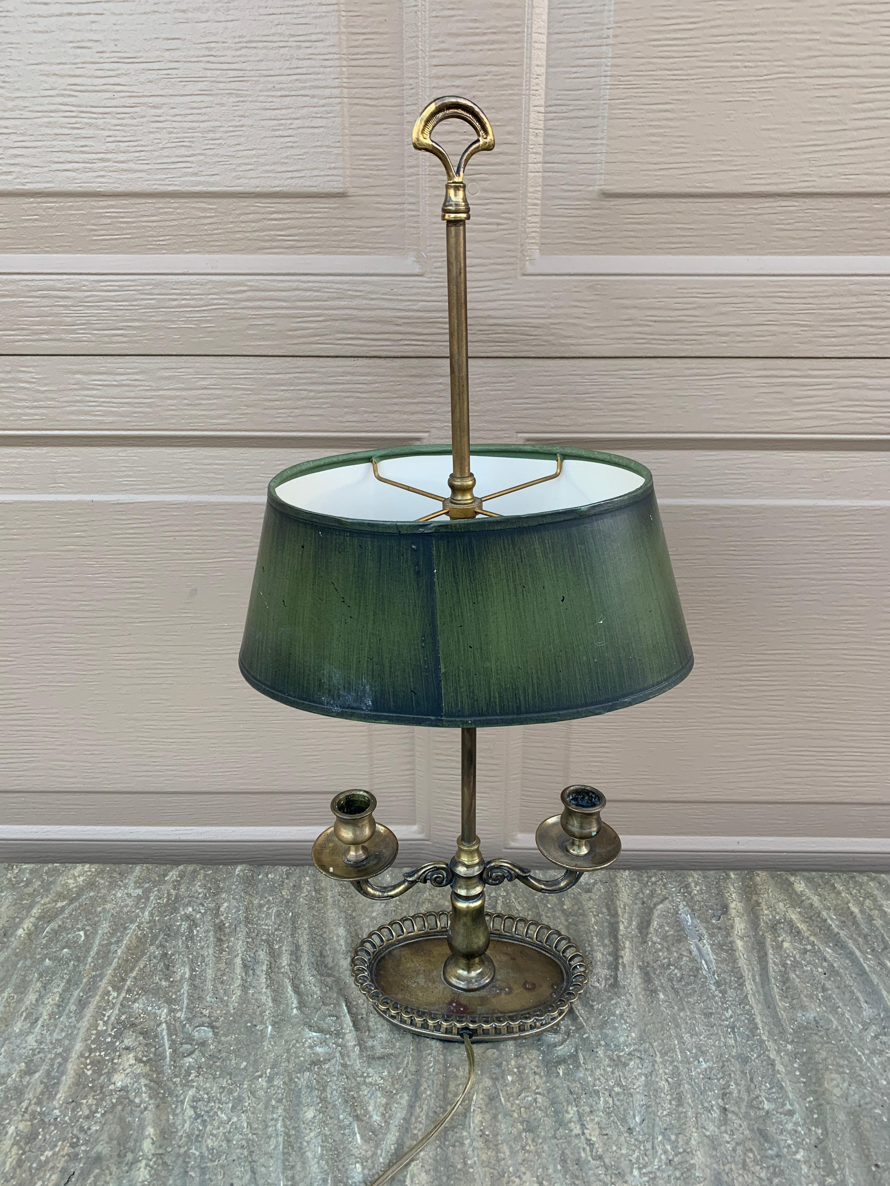 Französische Bouillotte-Lampe aus Messing mit grünem Schirm aus der Mitte des 20. Jahrhunderts im Angebot 4