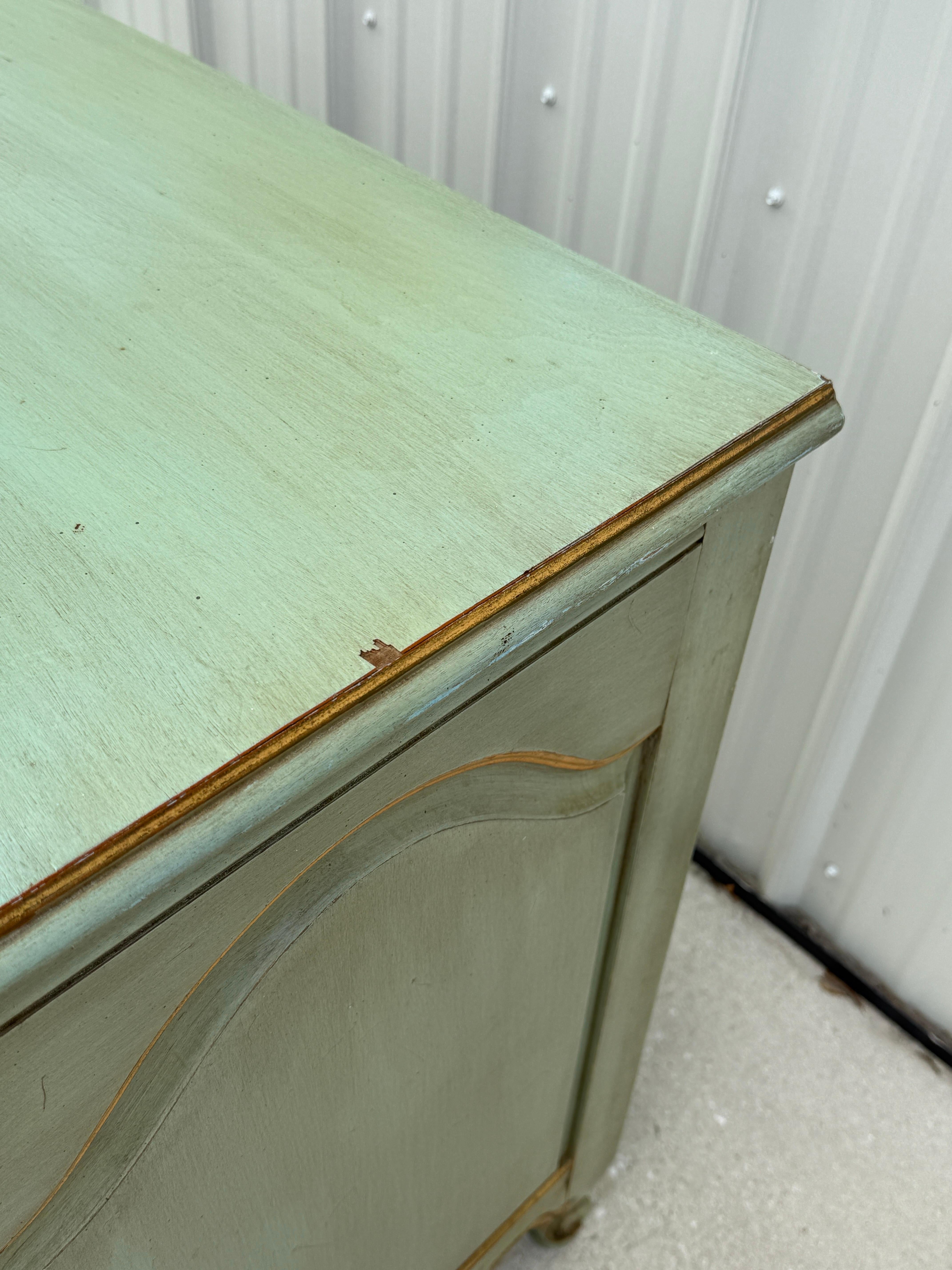 Fatto a mano Cassapanca Bombay di Karges, metà del XX secolo, in stile reggenza francese. in vendita