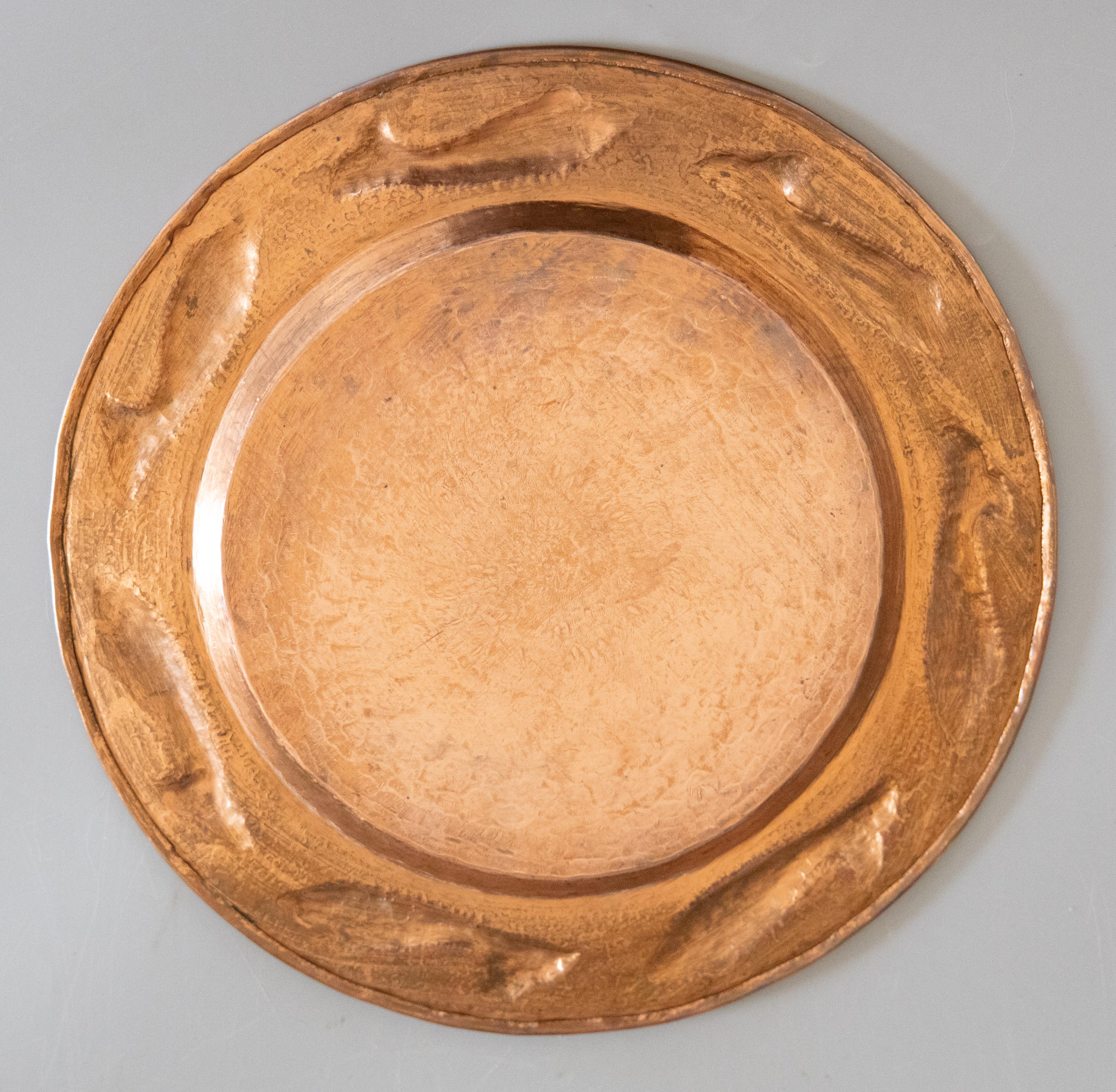 Mid-20th Century French Repoussé Hammered Copper Fish Wall Charger For Sale 2