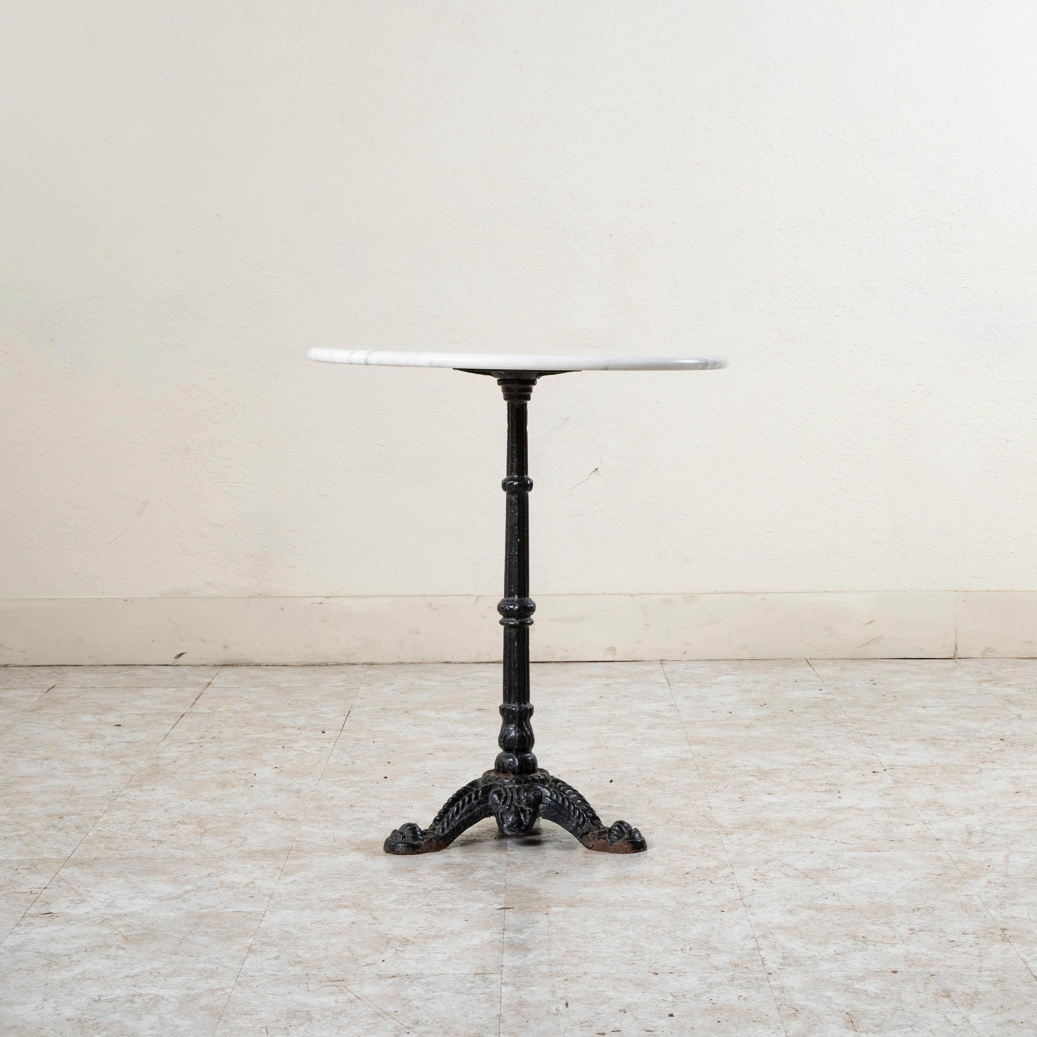 Mid-20th Century French Round Iron and Marble Bistro Table, Cafe Table For Sale 1