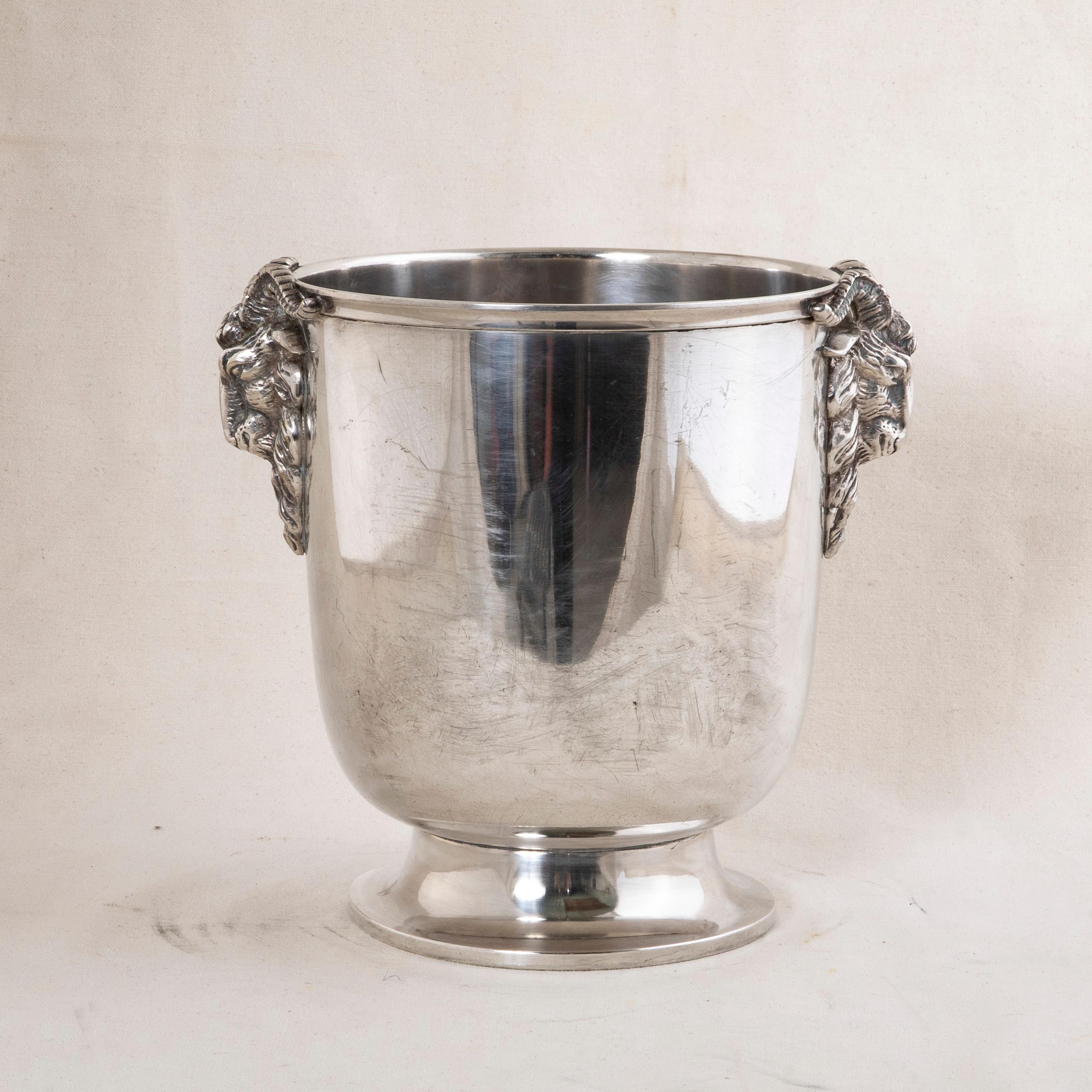 Mediados del siglo XX French mid 20th Plate Champagne Bucket, cabezas de carnero Francés en venta