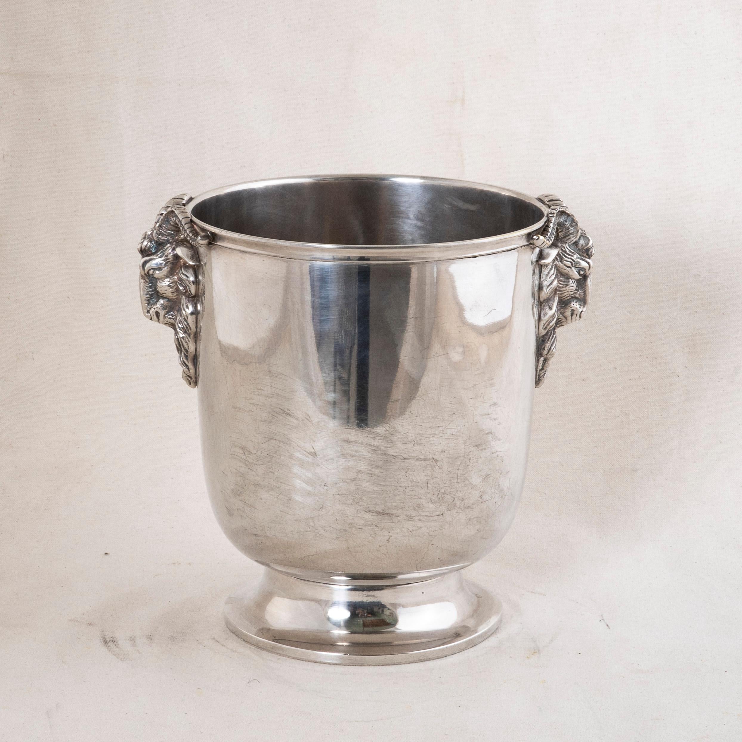 Mediados del siglo XX French mid 20th Plate Champagne Bucket, cabezas de carnero en Bueno estado para la venta en Fayetteville, AR