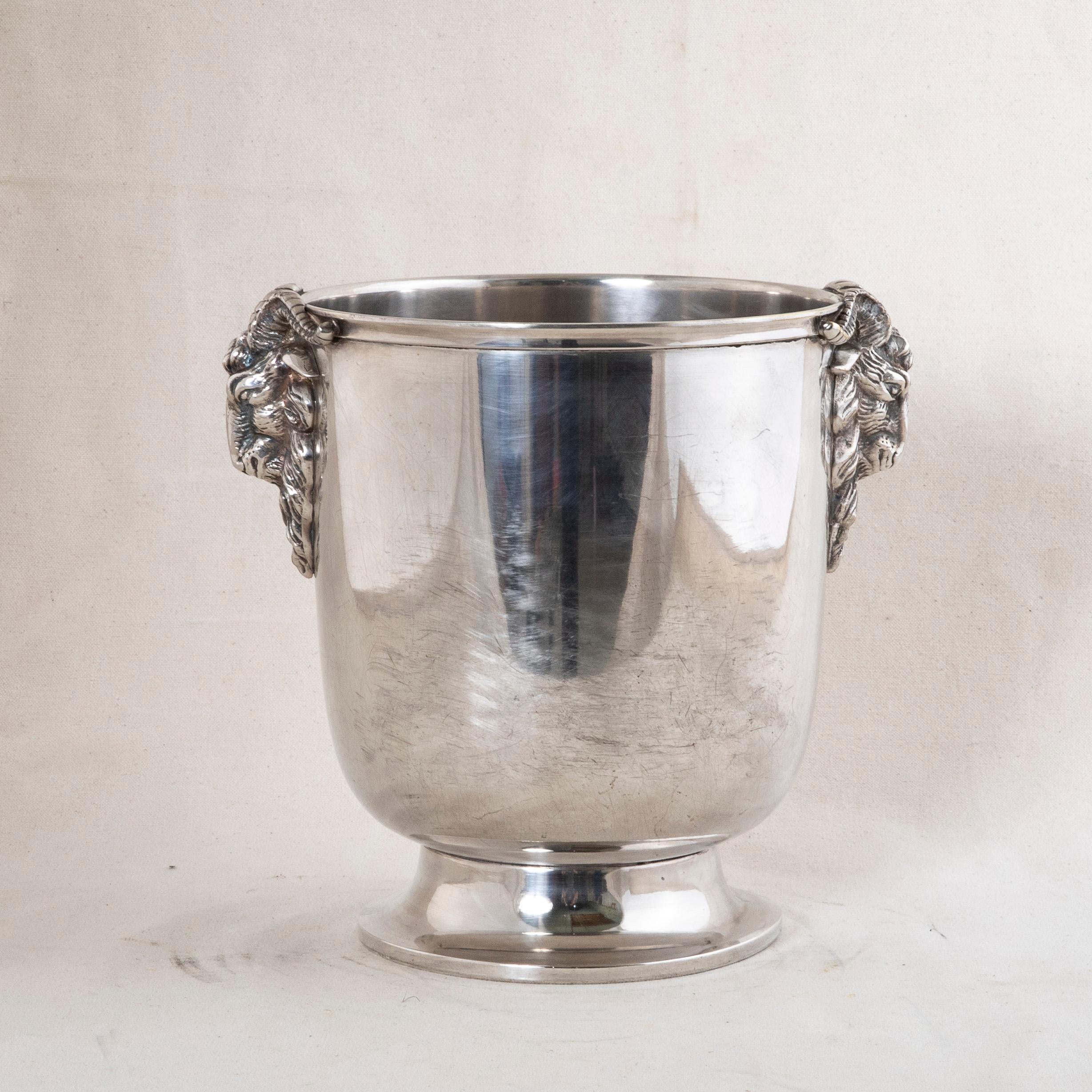 Mediados del siglo XX French mid 20th Plate Champagne Bucket, cabezas de carnero Chapado en plata en venta
