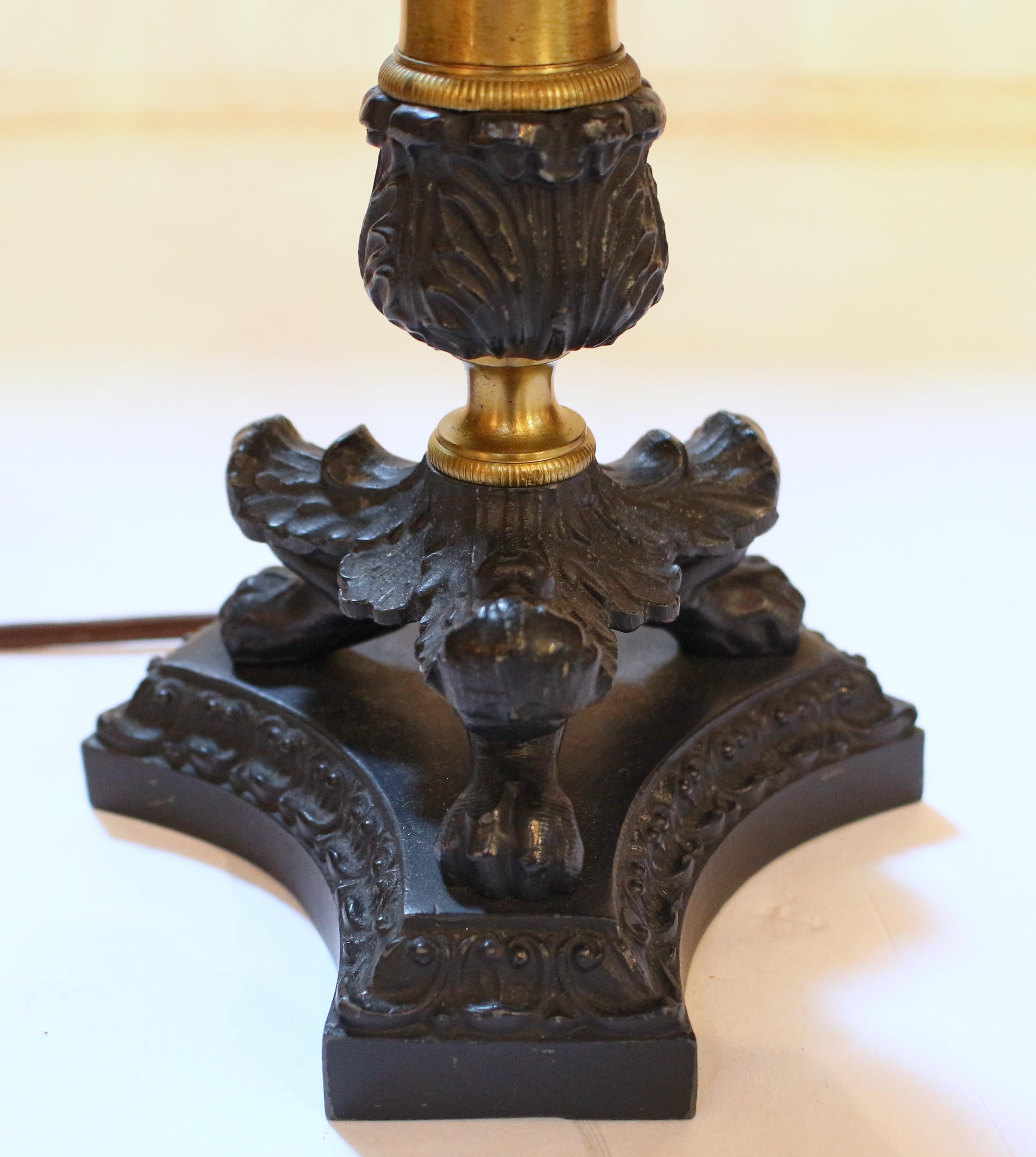 Mid-20th Century French Tole Shaded Cast Iron & Brass Table Lamp In Good Condition For Sale In Chapel Hill, NC