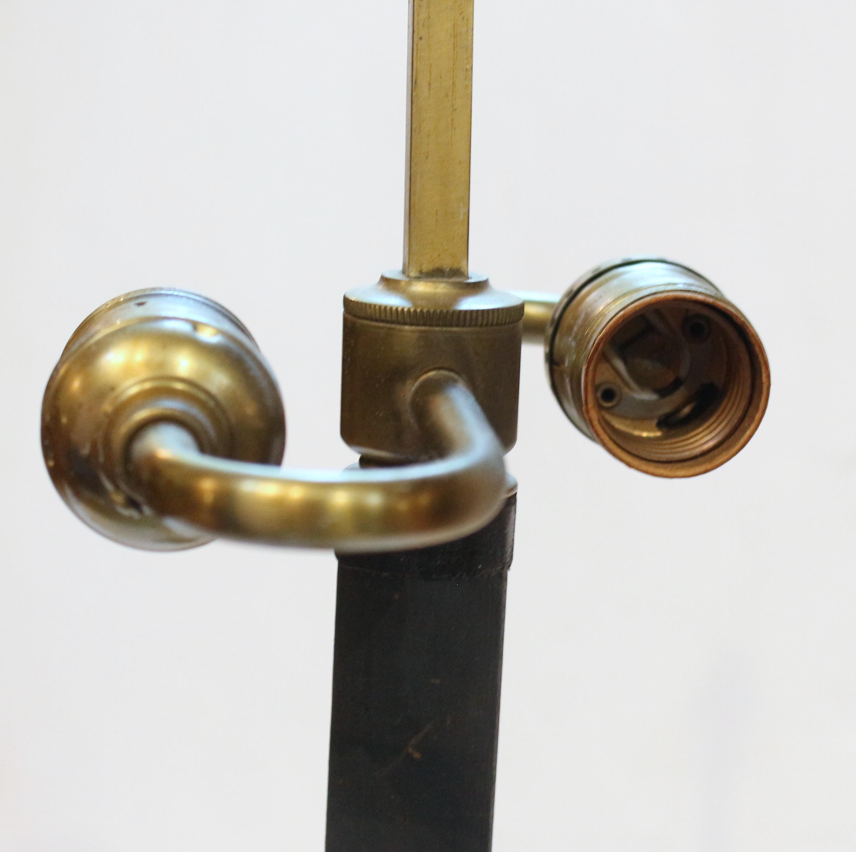 Mid-20th Century French Tole Shaded Cast Iron & Brass Table Lamp For Sale 3