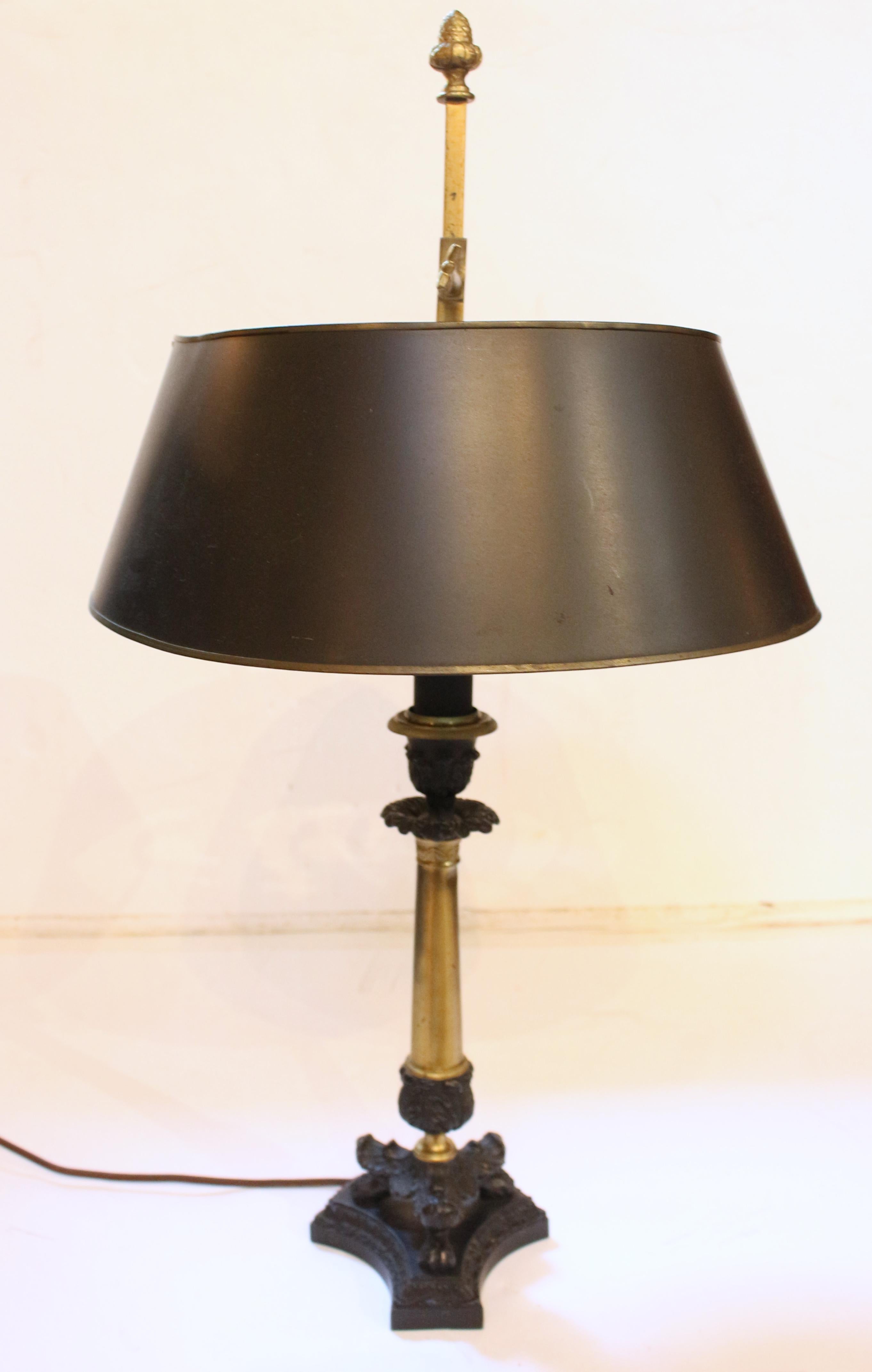 Mid-20th Century French Tole Shaded Cast Iron & Brass Table Lamp For Sale 5