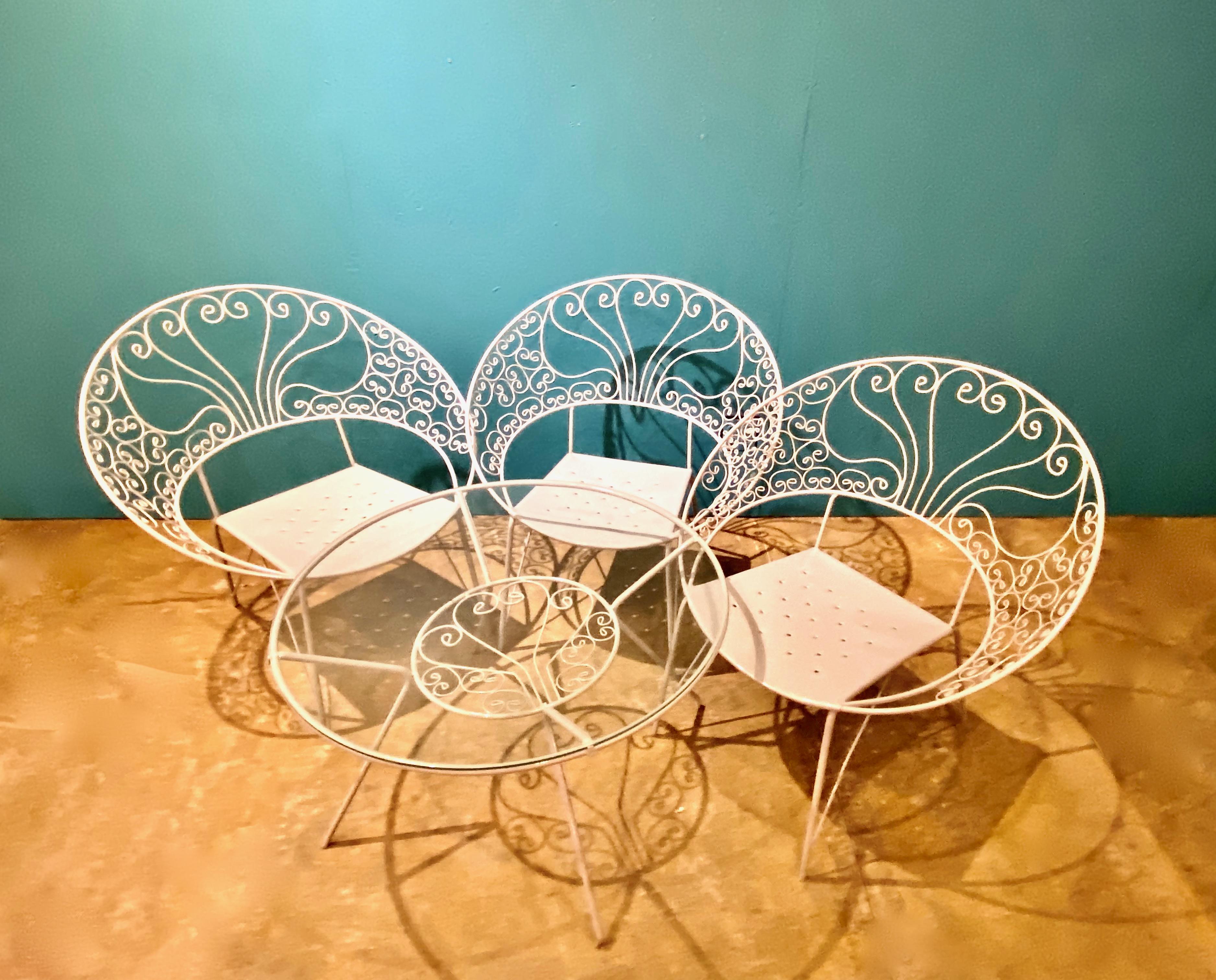 Mid-20th Century French Wrought Iron Patio Set In Good Condition For Sale In Pasadena, CA
