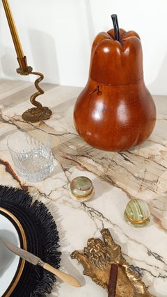 Porta tè a forma di pera in legno di frutta della metà del XX secolo, anni '30