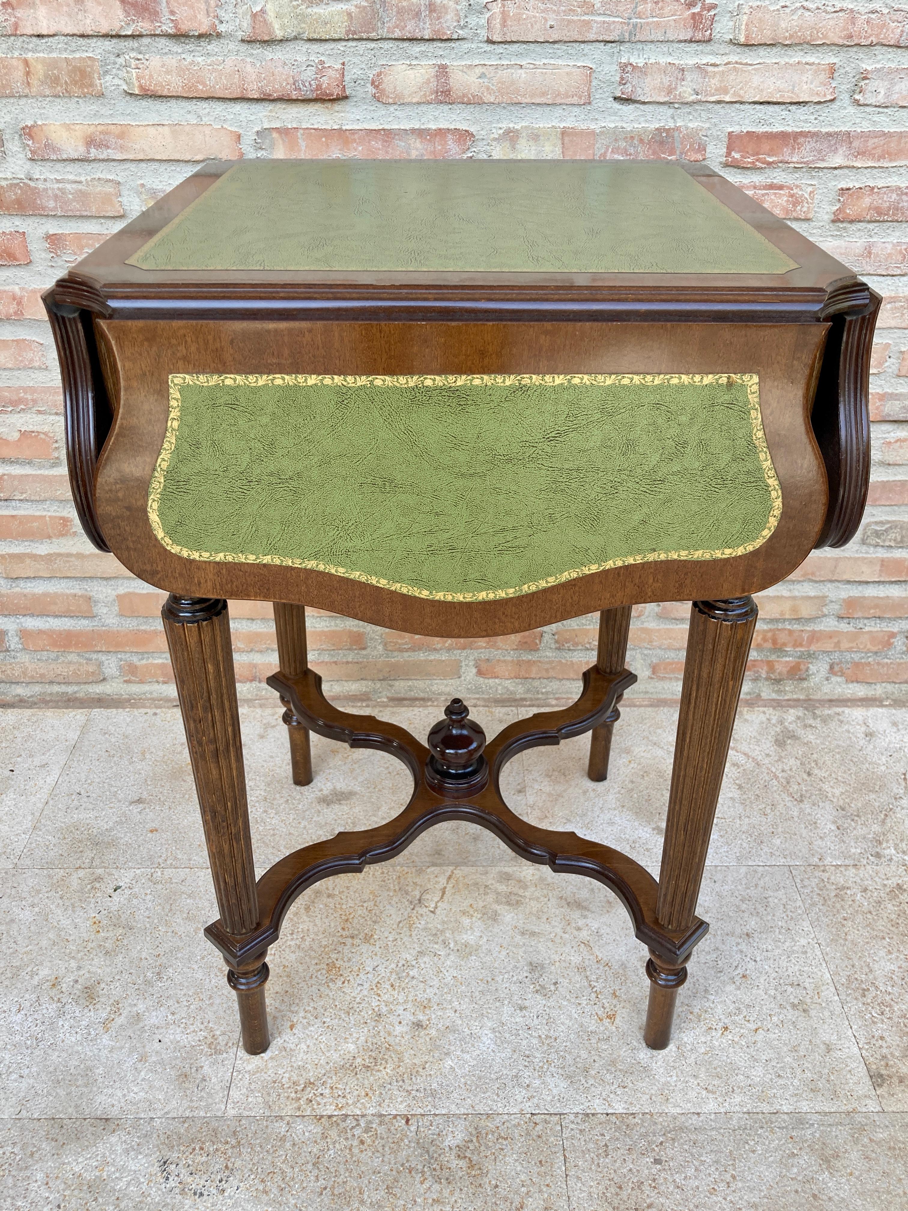 Old English Georgian style card table or game table. Antique wing side table with green baize. 

The table is foldable, its shape is square and it can be transformed into an elegant game table by unfolding its four wings, it has a drawer and four