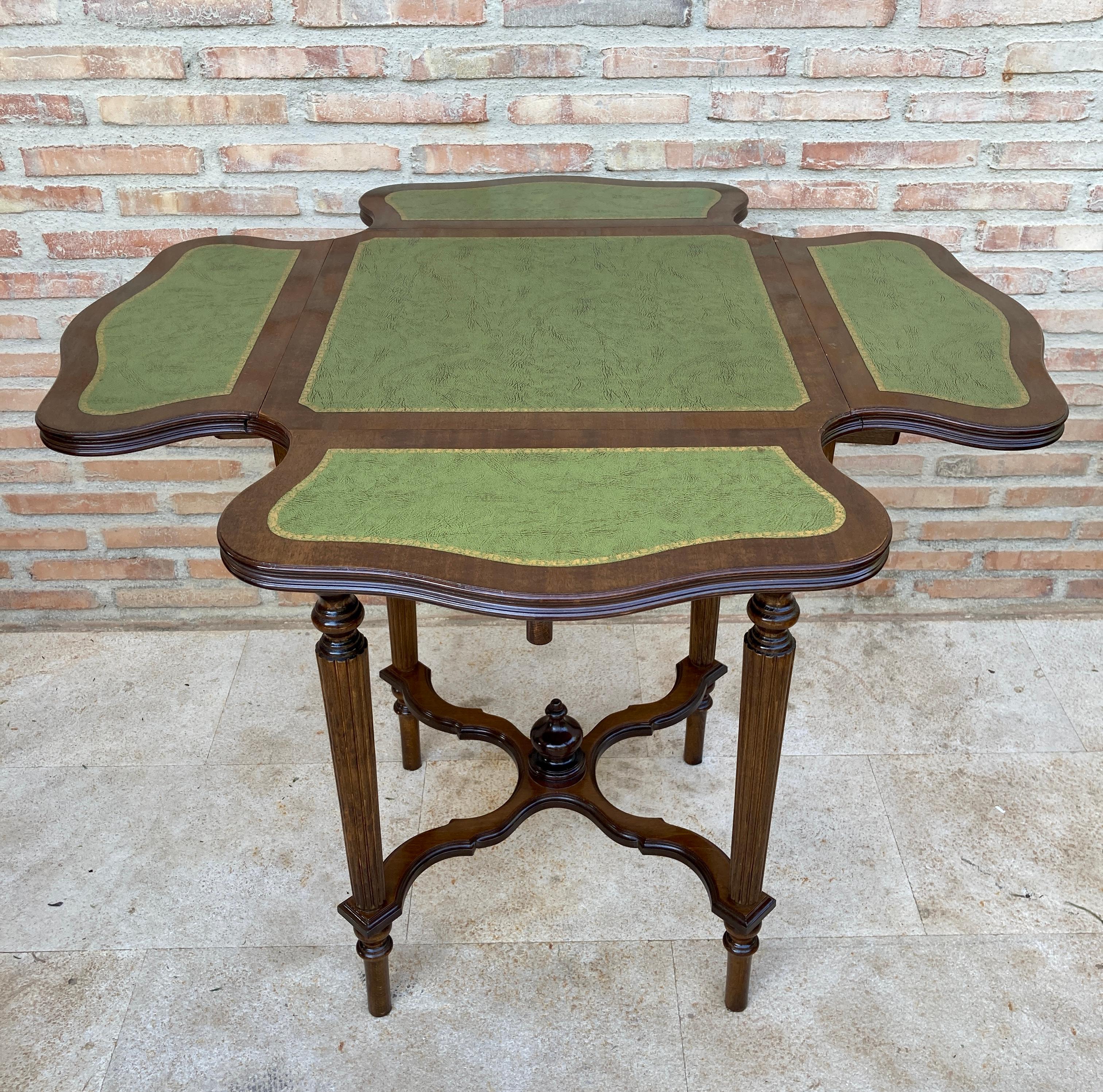 Georgian Mid 20th Century Game Table in Walnut with Green Leather For Sale