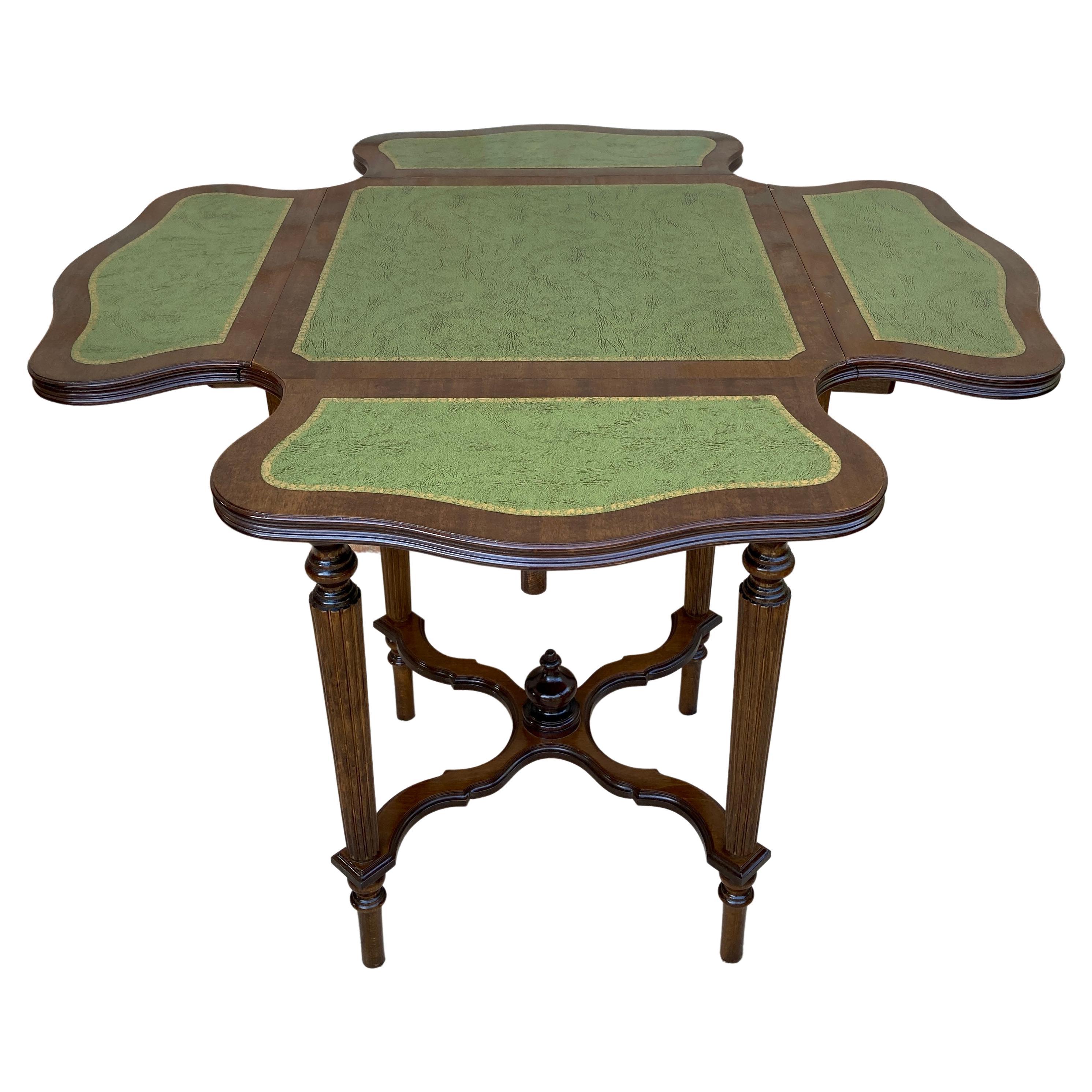 Mid-Century-Spieltisch aus Nussbaumholz mit grünem Leder im Angebot