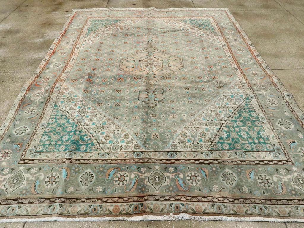 Geometrischer persischer Teppich aus der Mitte des 20. Jahrhunderts in Grün und Türkis (Handgeknüpft) im Angebot
