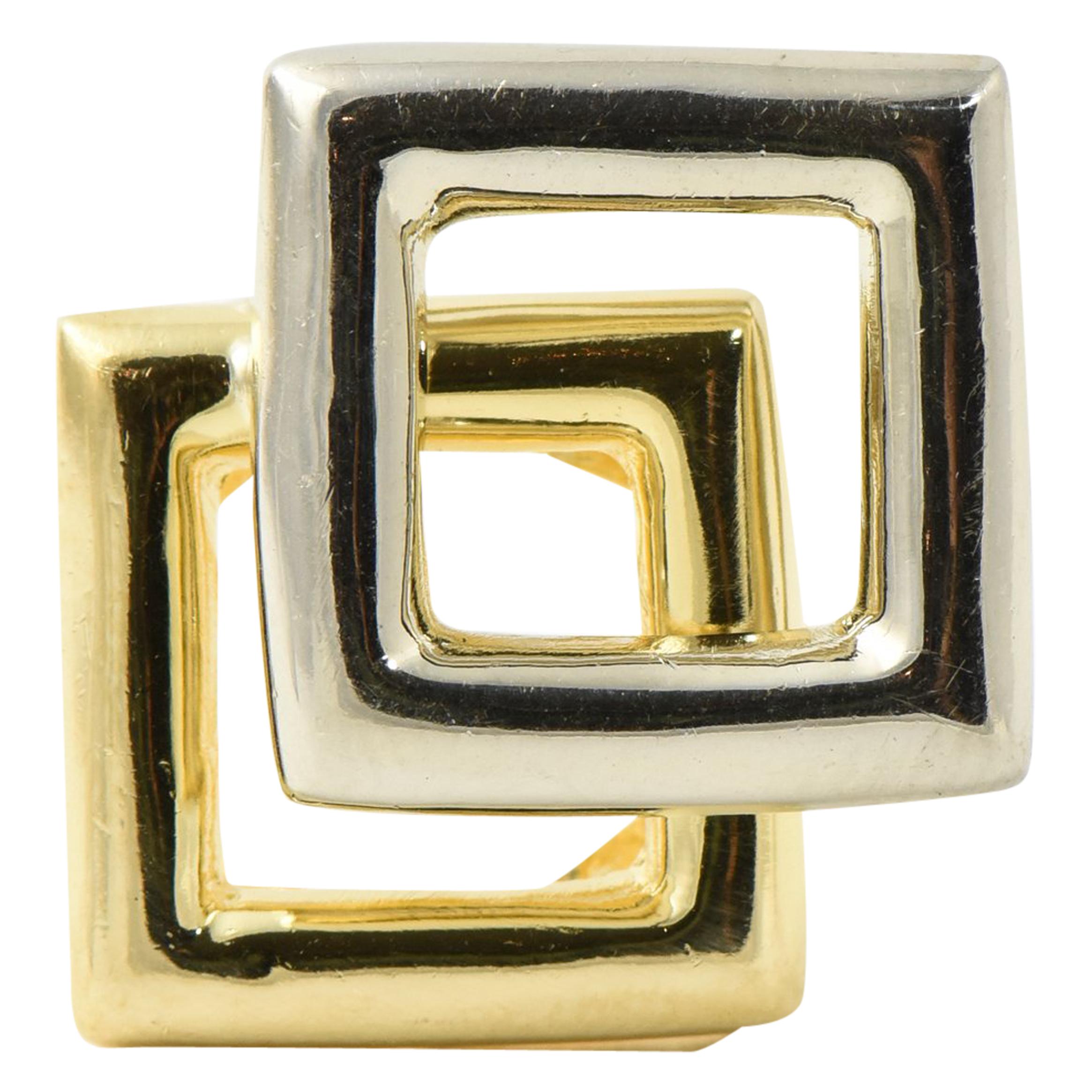 Anillo geométrico de oro cuadrado blanco y amarillo de mediados del siglo XX en venta