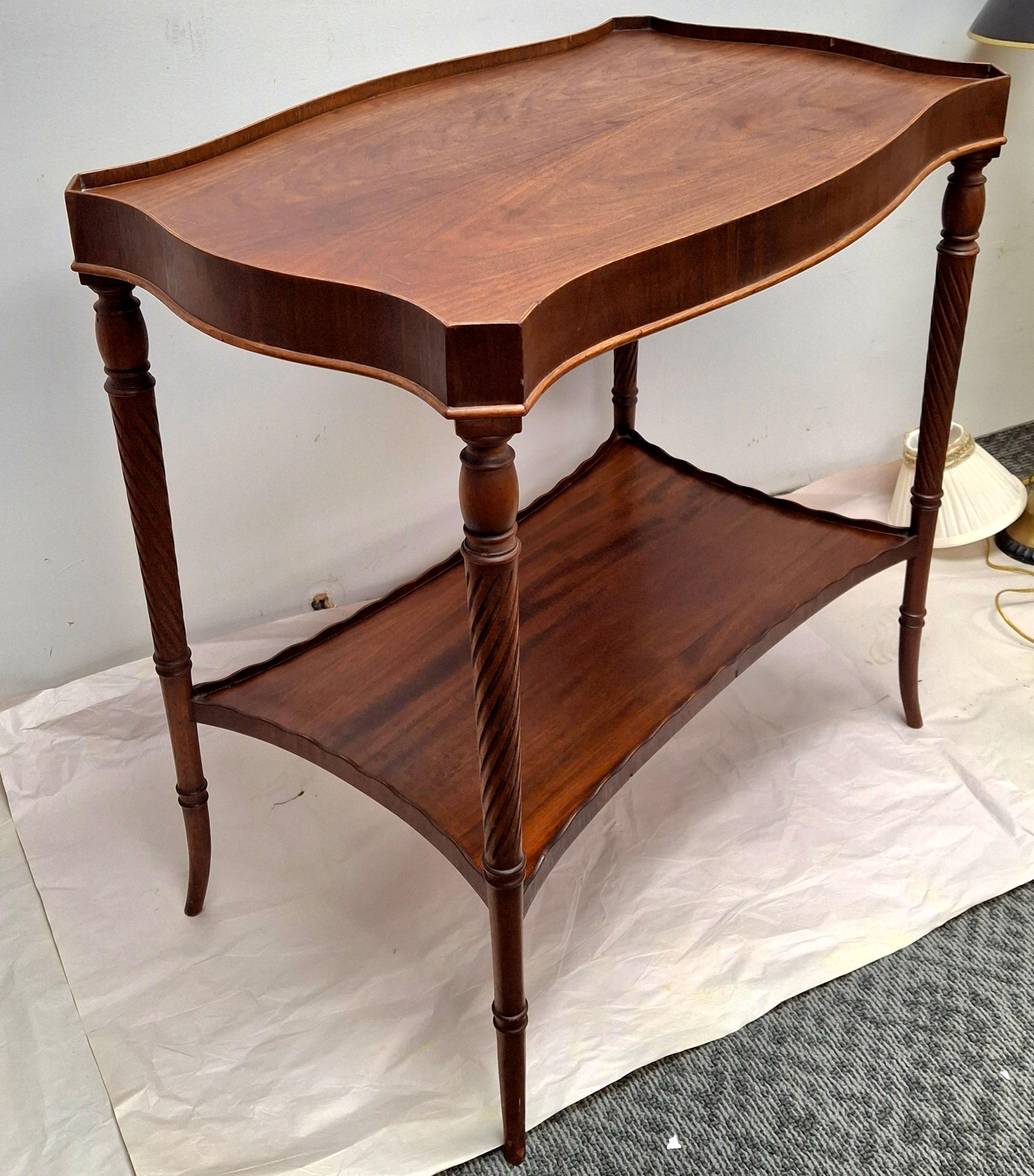 Mid 20th Century Georgian Style Mahogany Two Tier Galleried Side Table (a) Gallery Bon état - En vente à Germantown, MD