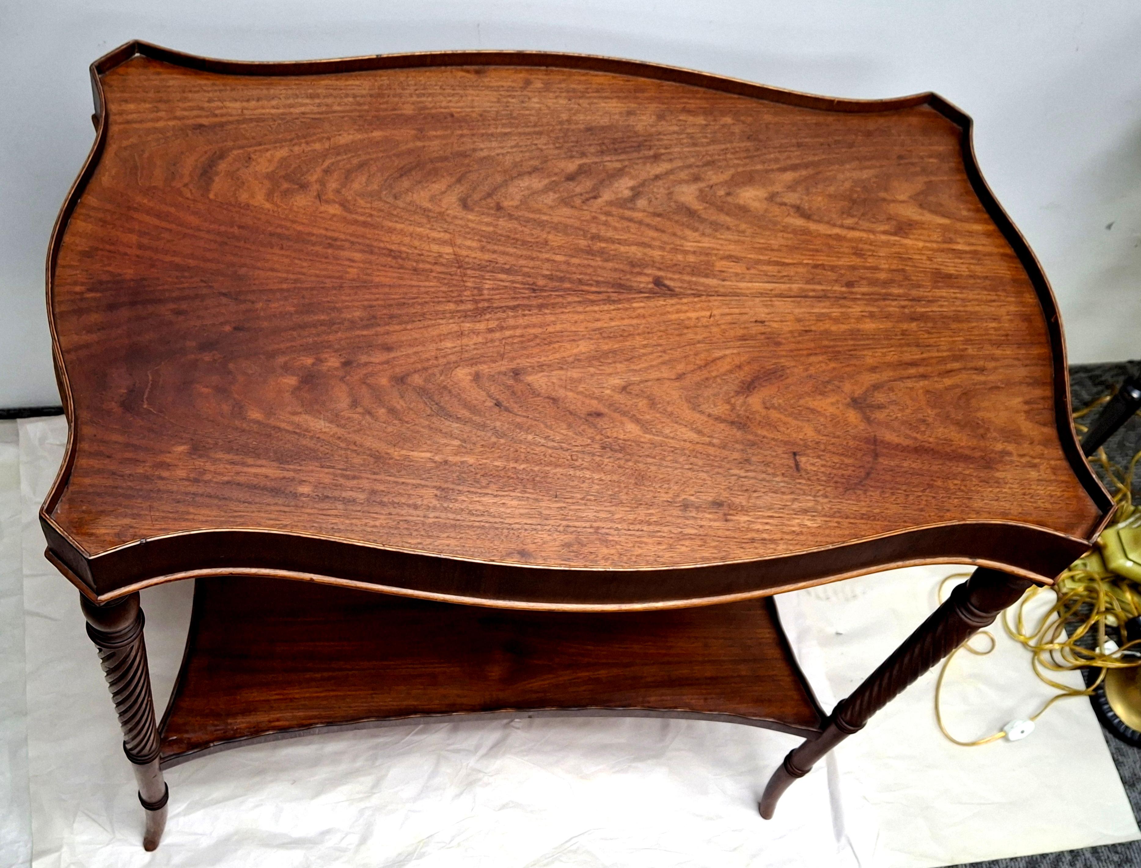 Mid 20th Century Georgian Style Mahogany Two Tier Galleried Side Table (a) Gallery en vente 1