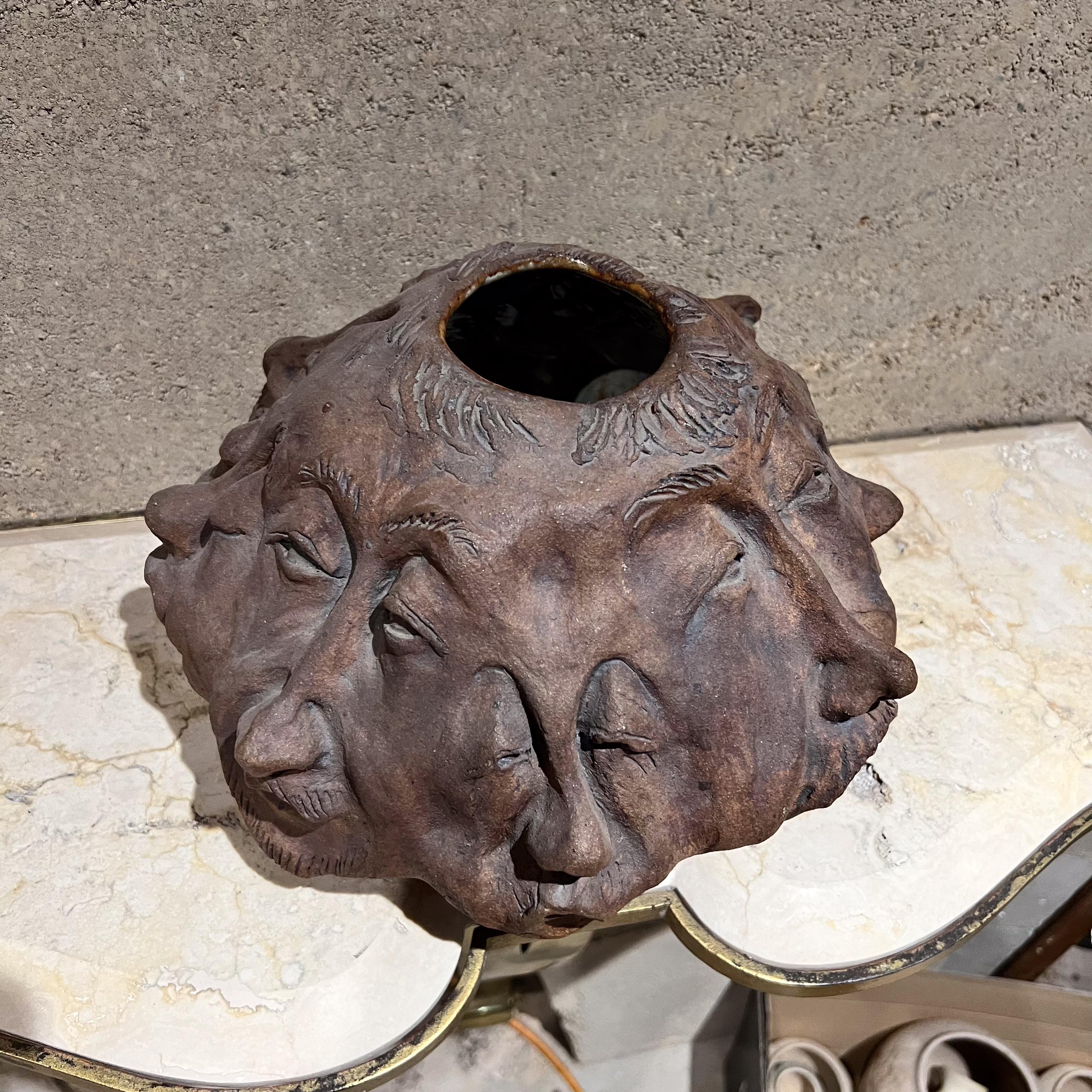 Vase en poterie d'art à visages de GERDA Luise, milieu du 20e siècle en vente 4